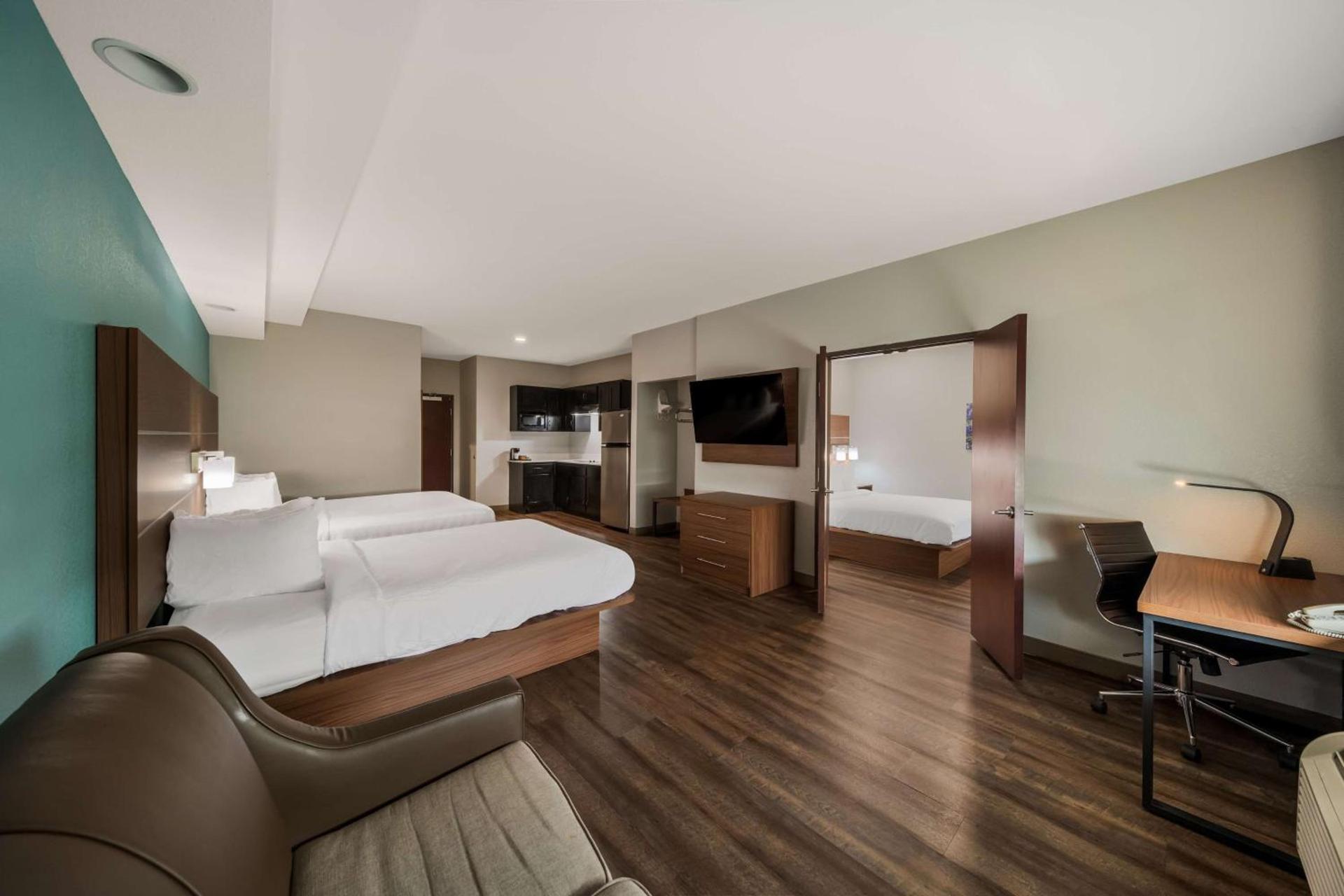 Best Western Plus Bowie Inn & Suites photo 6