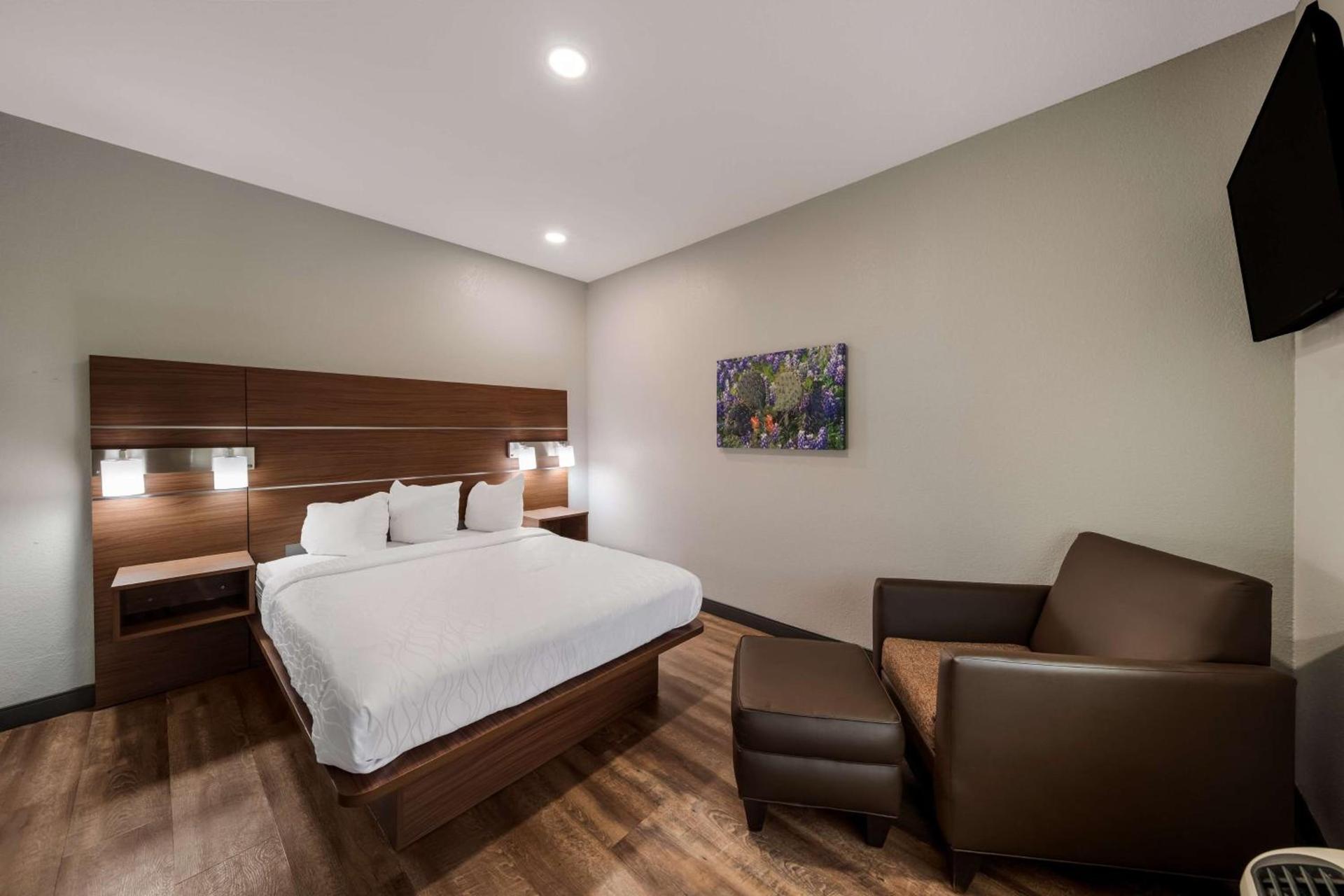 Best Western Plus Bowie Inn & Suites photo 30