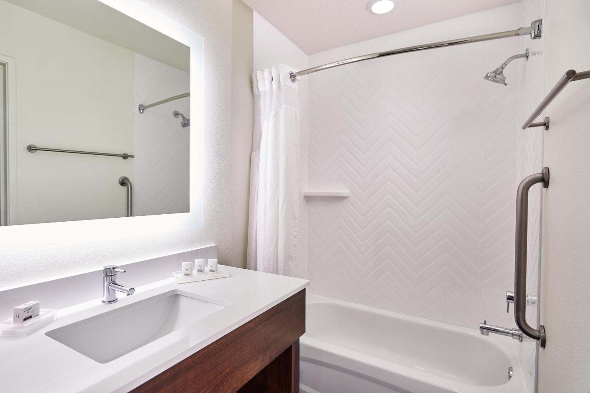 Holiday Inn Hotel & Suites Madison West - Middleton by IHG photo 17