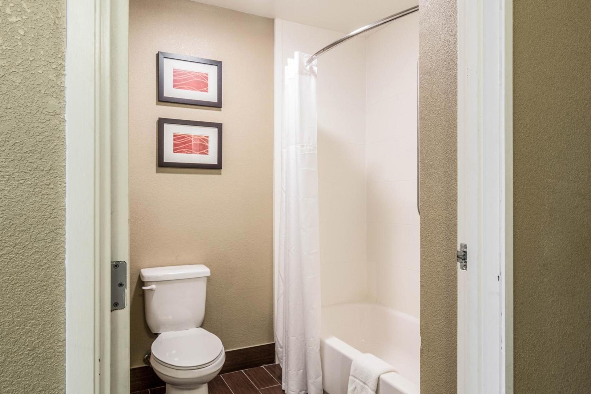 Quality Inn & Suites Salem near I-57 photo 35
