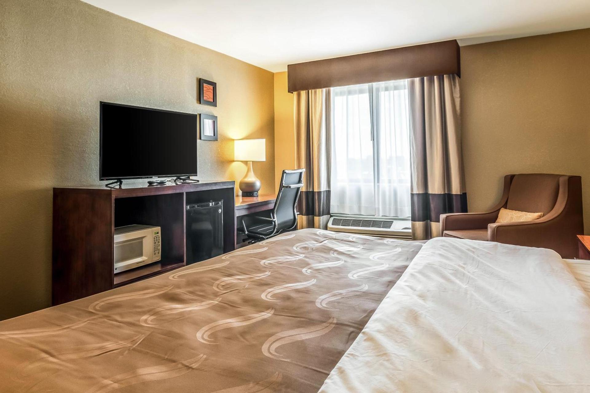 Quality Inn & Suites Salem near I-57 photo 36