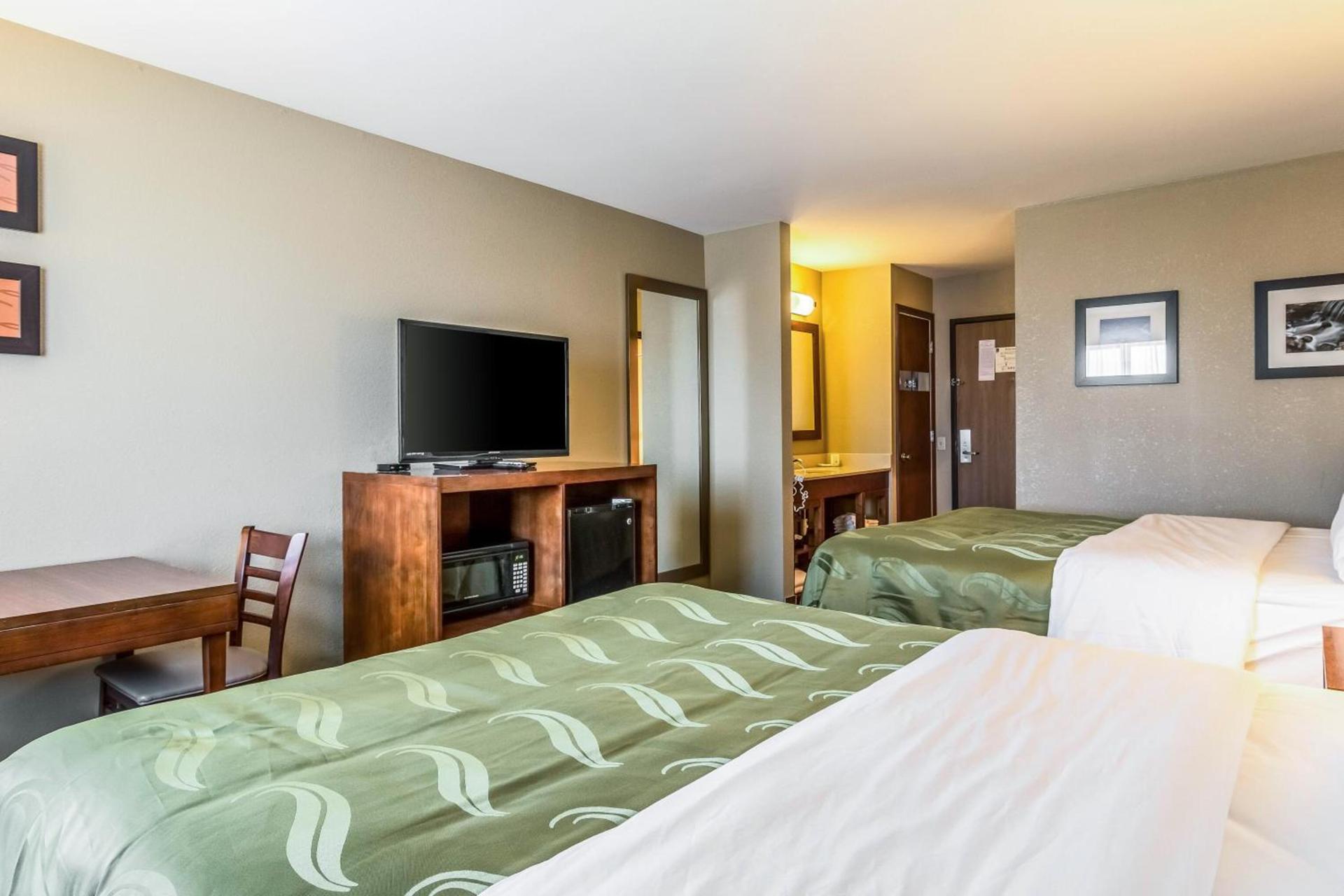 Quality Inn & Suites Salem near I-57 photo 37