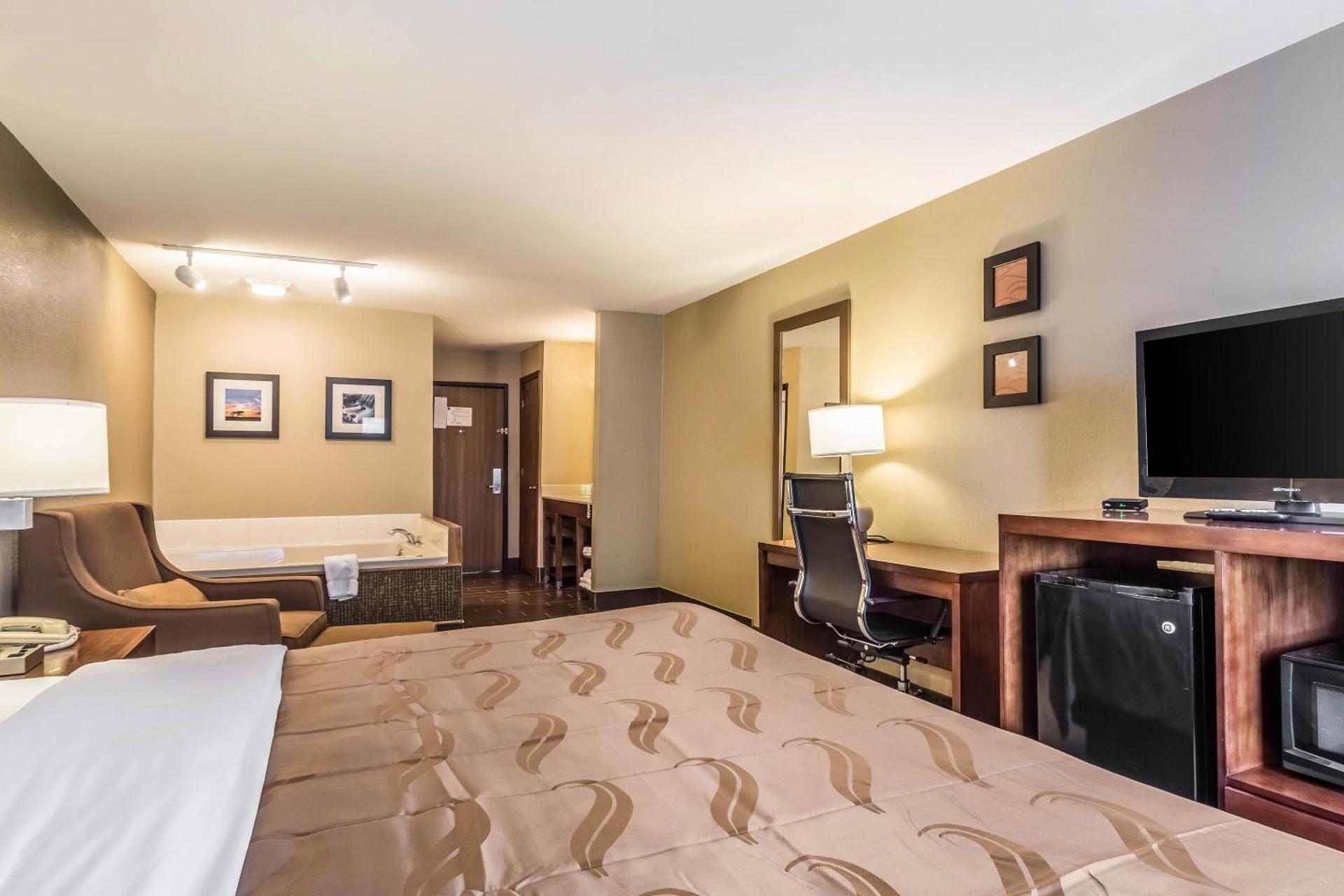 Quality Inn & Suites Salem near I-57 photo 40