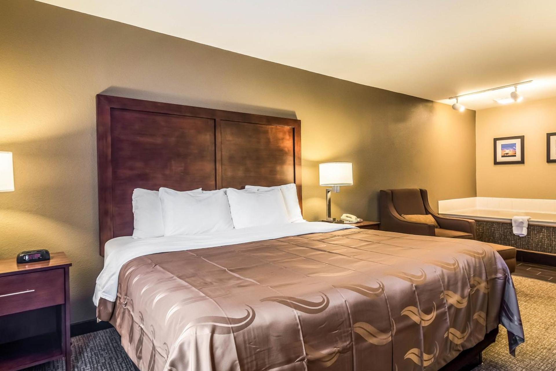 Quality Inn & Suites Salem near I-57 photo 41
