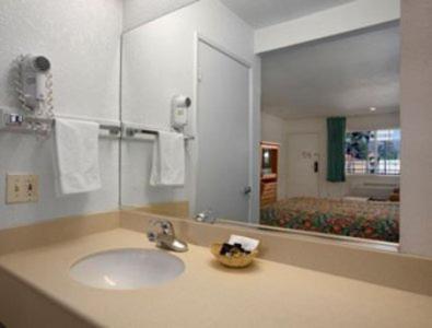 Orange Show Inn photo 7