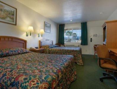 Orange Show Inn photo 5