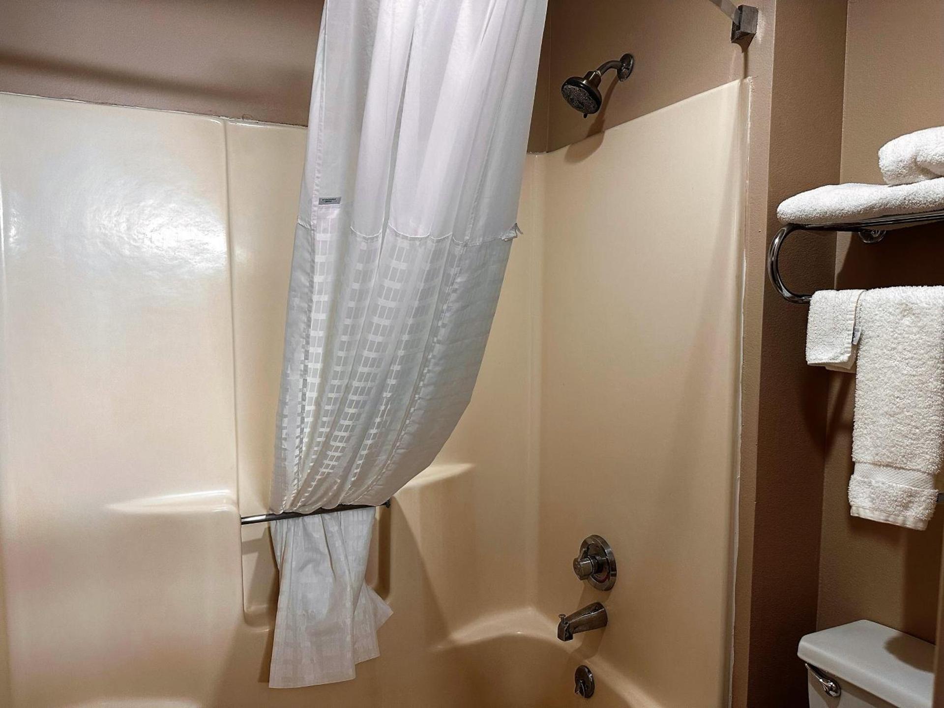 Baymont by Wyndham Corydon photo 14