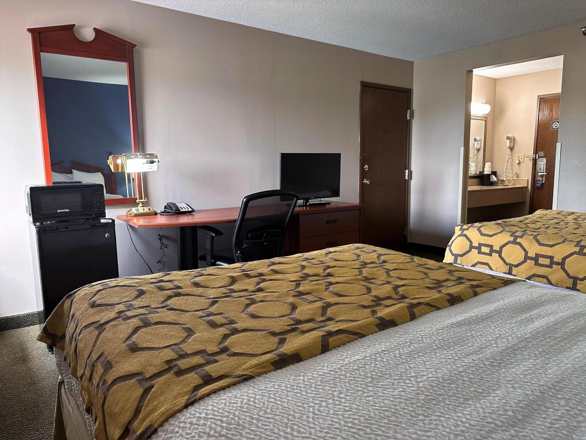 Baymont by Wyndham Corydon photo 16