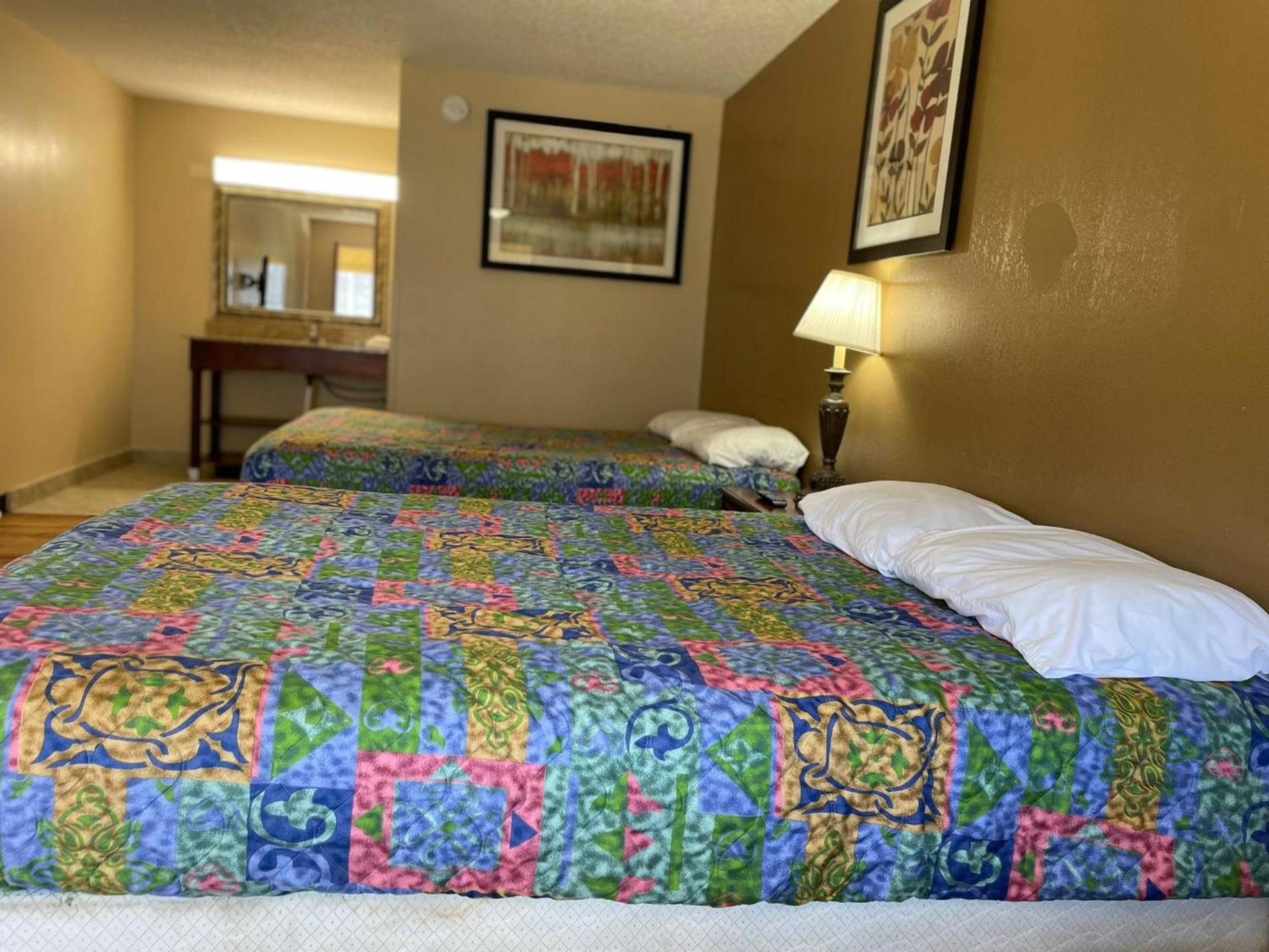 DELUXE INN photo 6