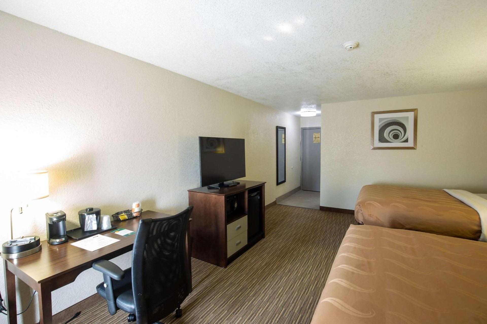 Quality Inn & Suites Portage Central photo 35