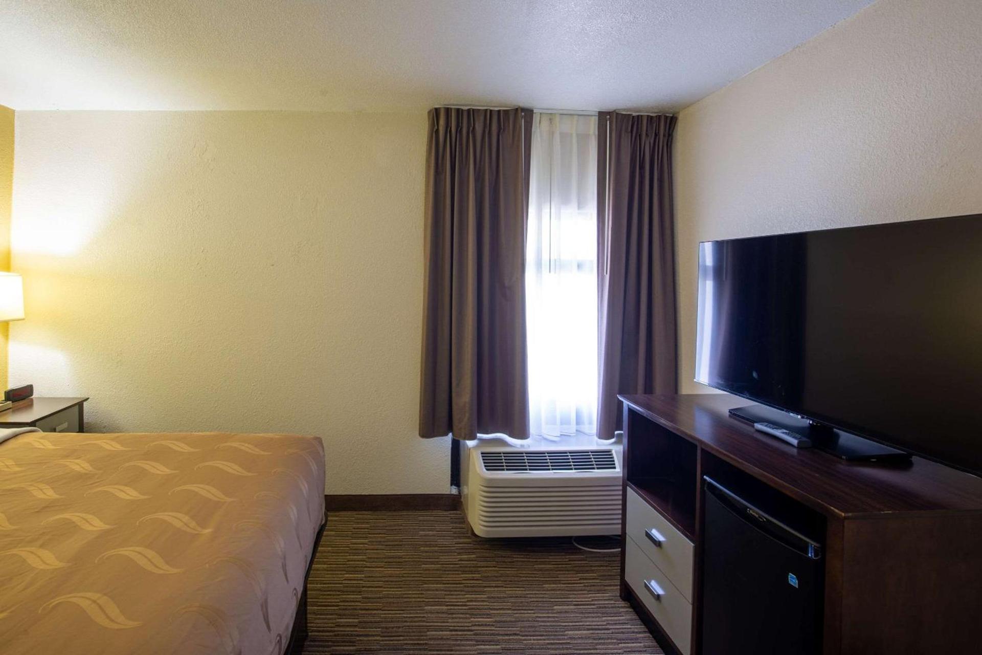 Quality Inn & Suites Portage Central photo 36
