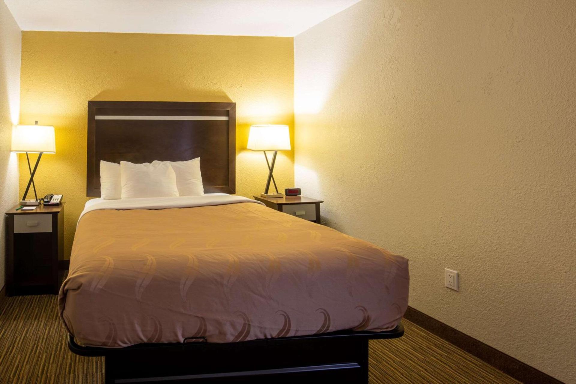 Quality Inn & Suites Portage Central photo 38