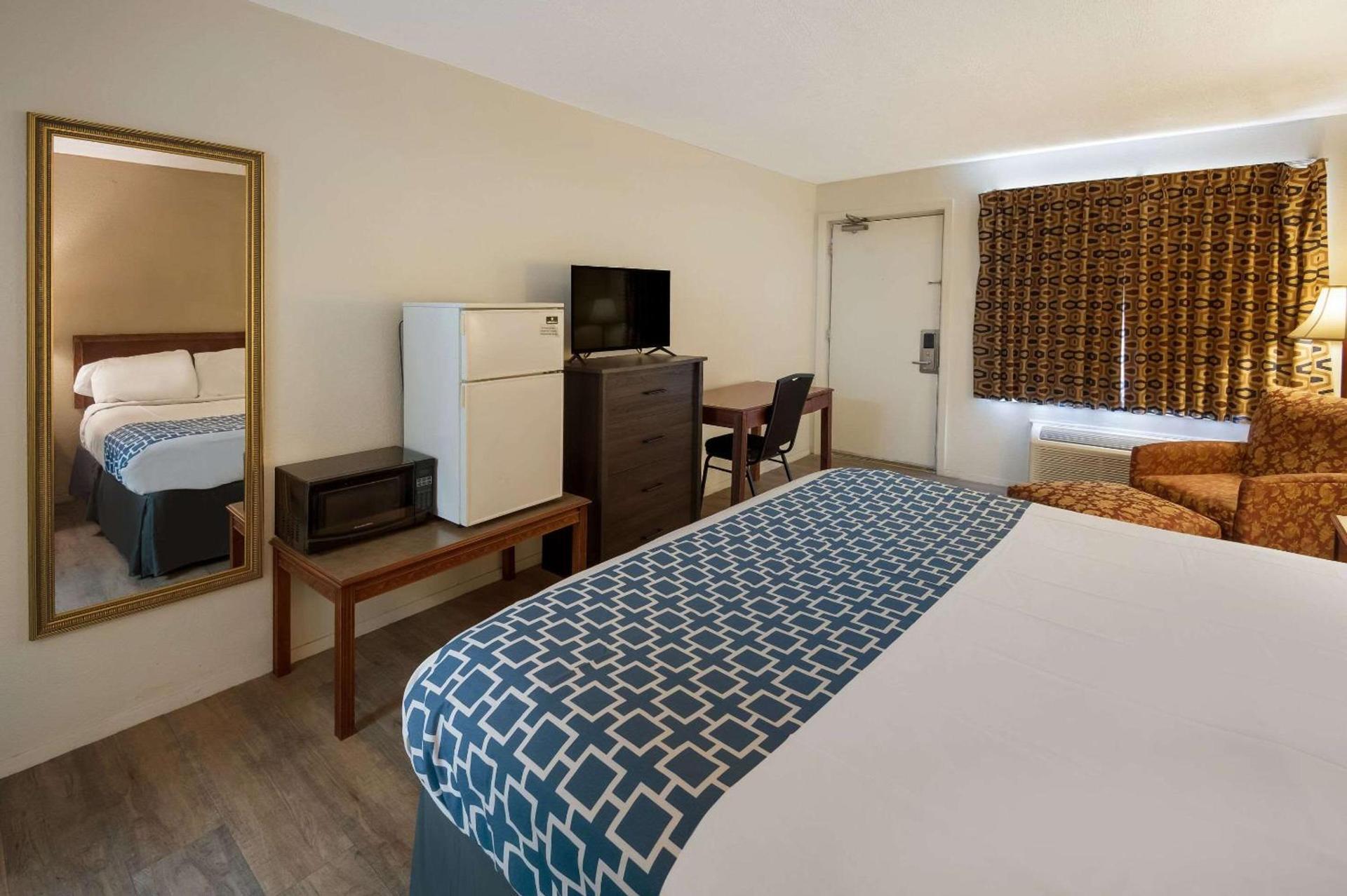 Rodeway Inn Brazil photo 9