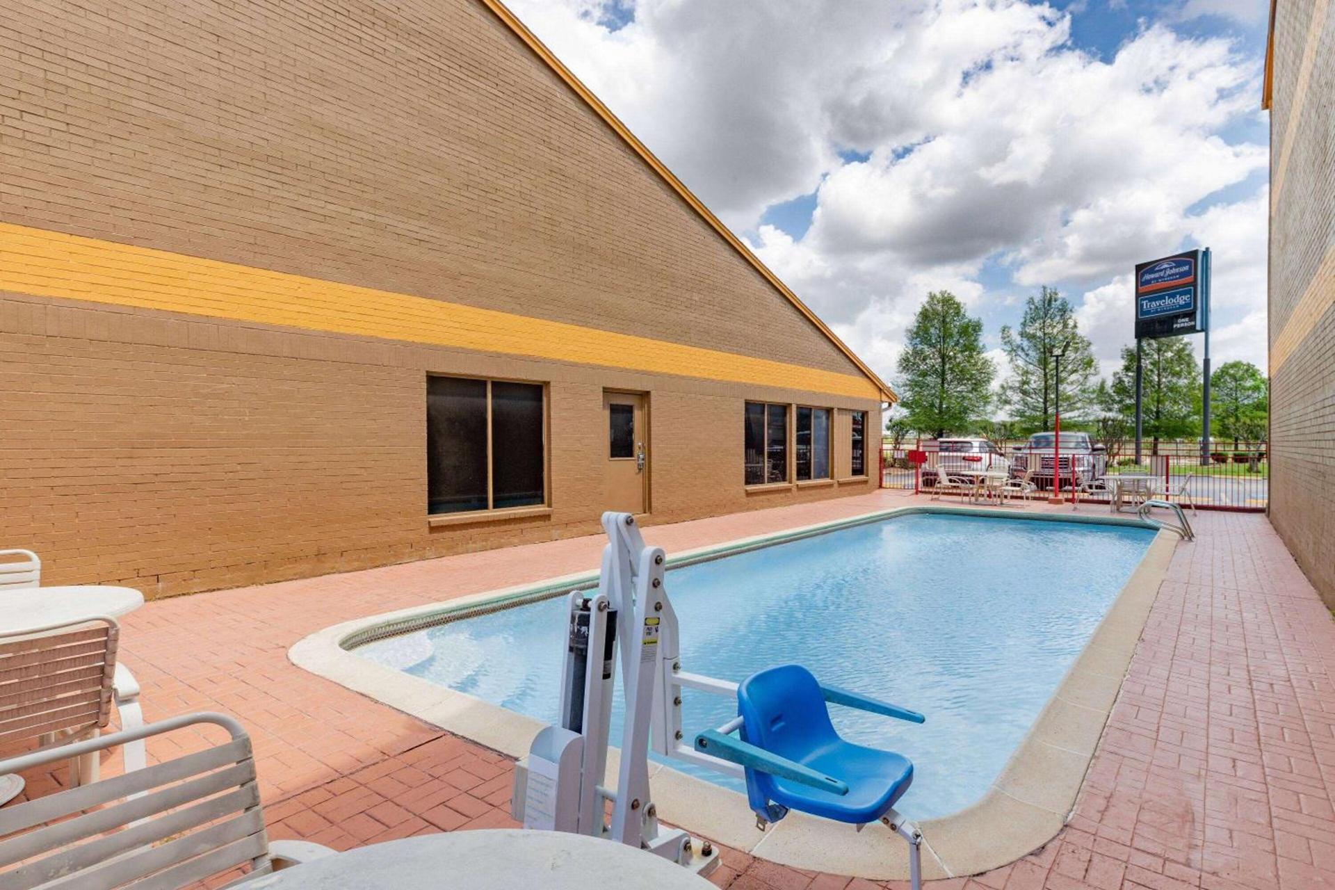Howard Johnson by Wyndham Houston Hobby Airport photo 8