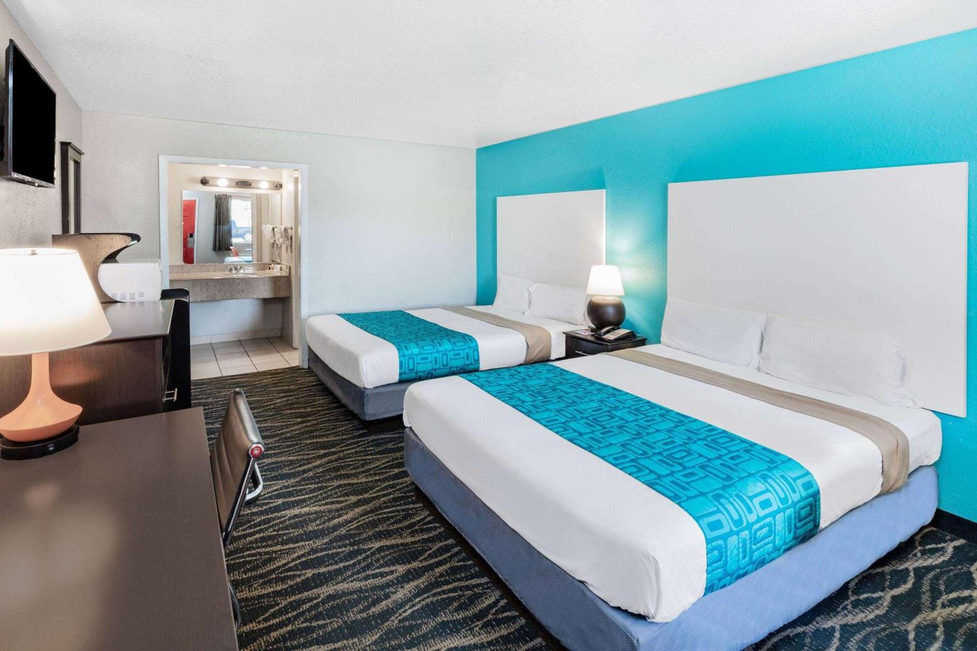 Howard Johnson by Wyndham Houston Hobby Airport photo 15