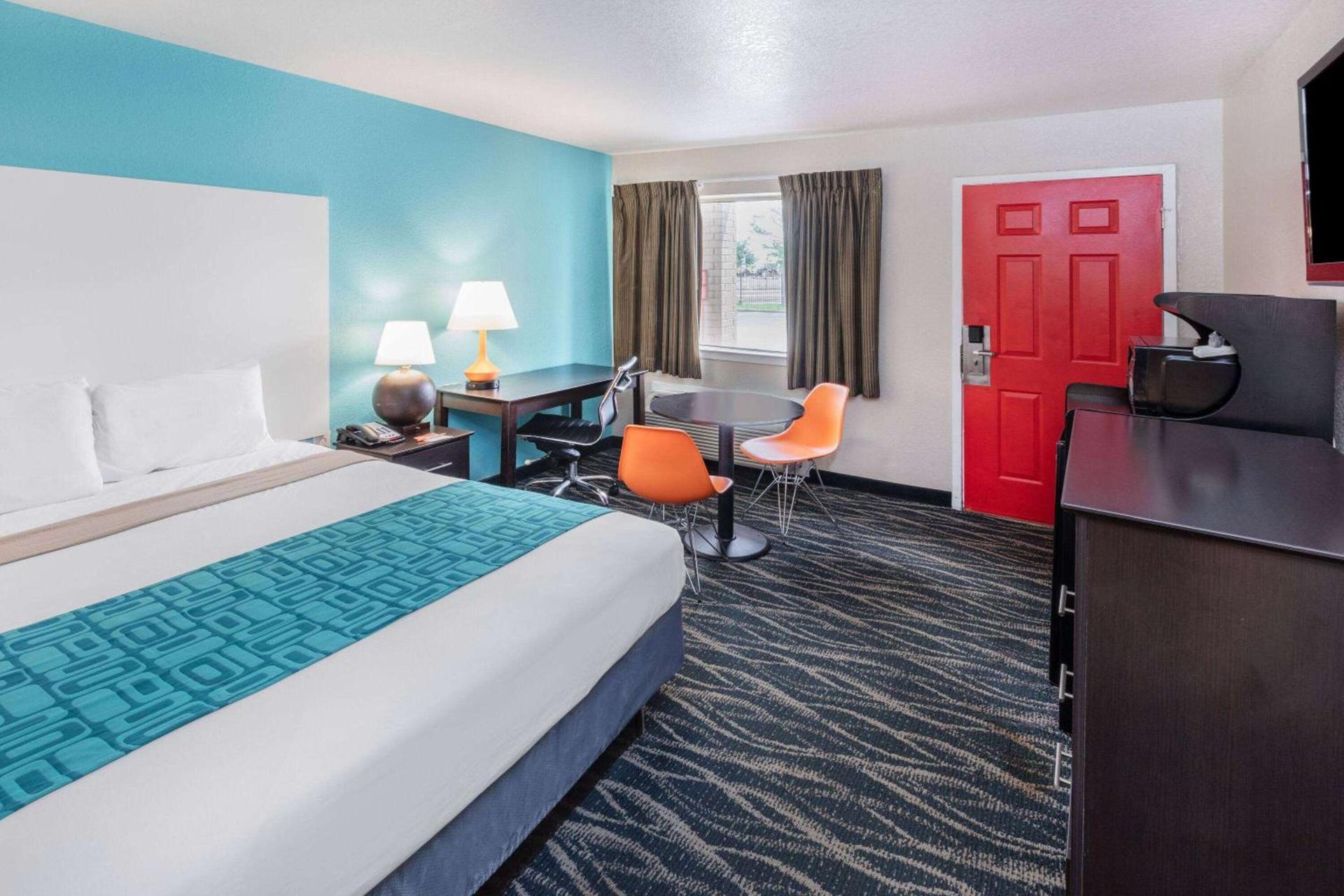 Howard Johnson by Wyndham Houston Hobby Airport photo 16