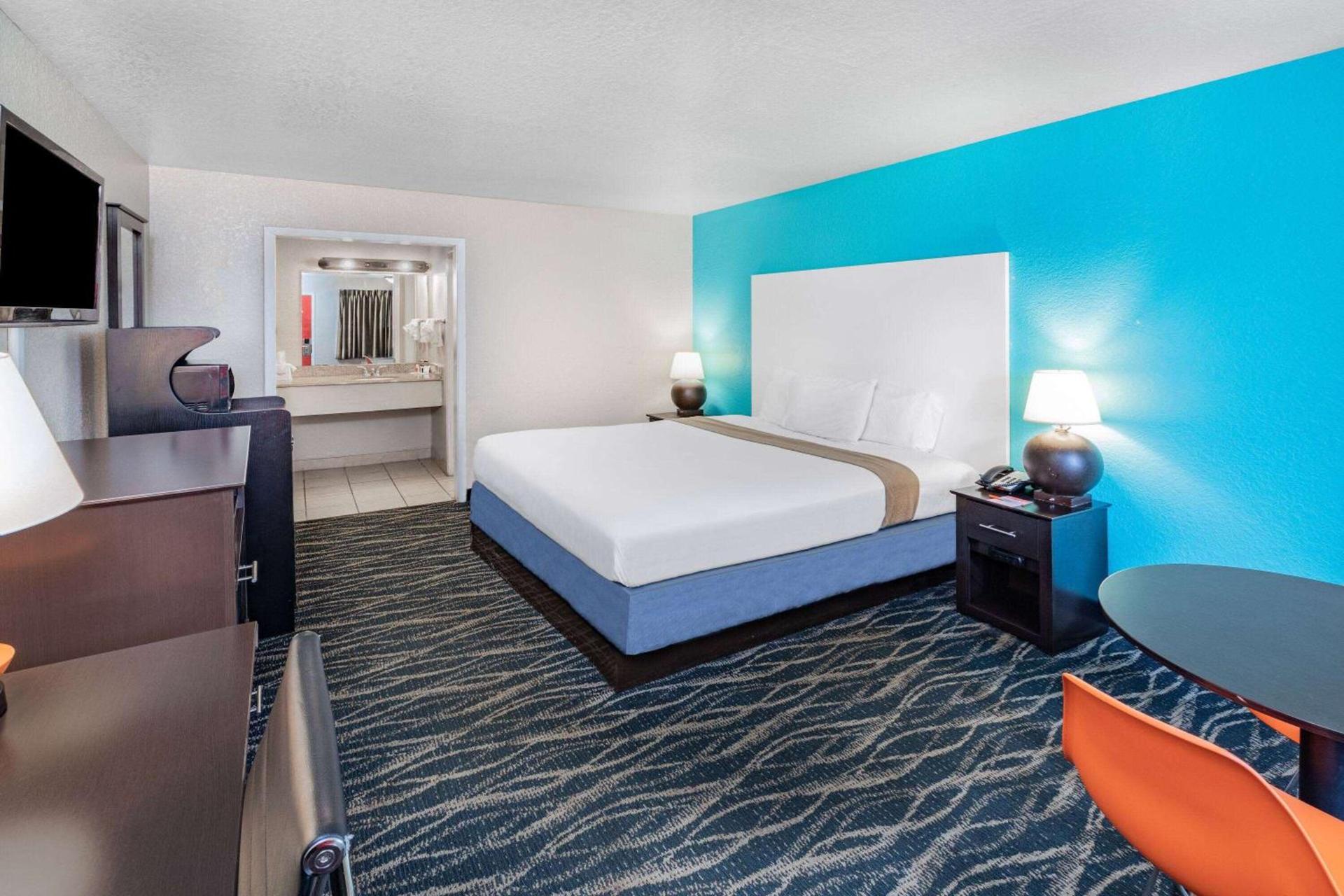 Howard Johnson by Wyndham Houston Hobby Airport photo 19