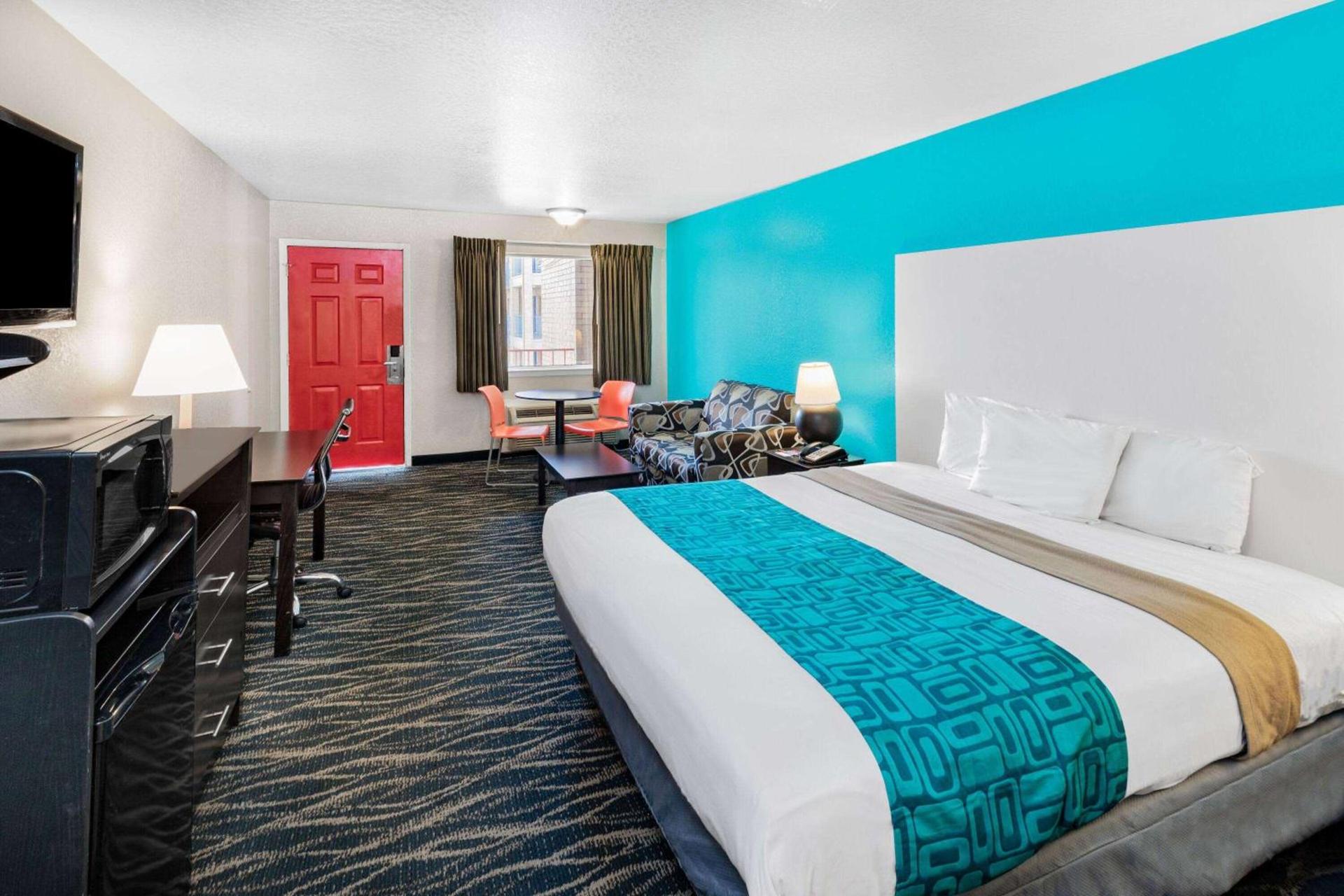 Howard Johnson by Wyndham Houston Hobby Airport photo 29