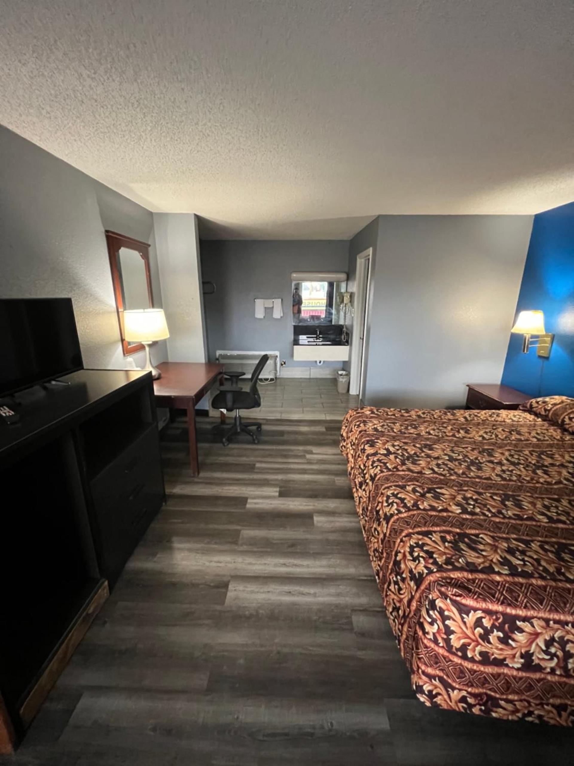 Executive Inn and Suites - Jackson photo 28