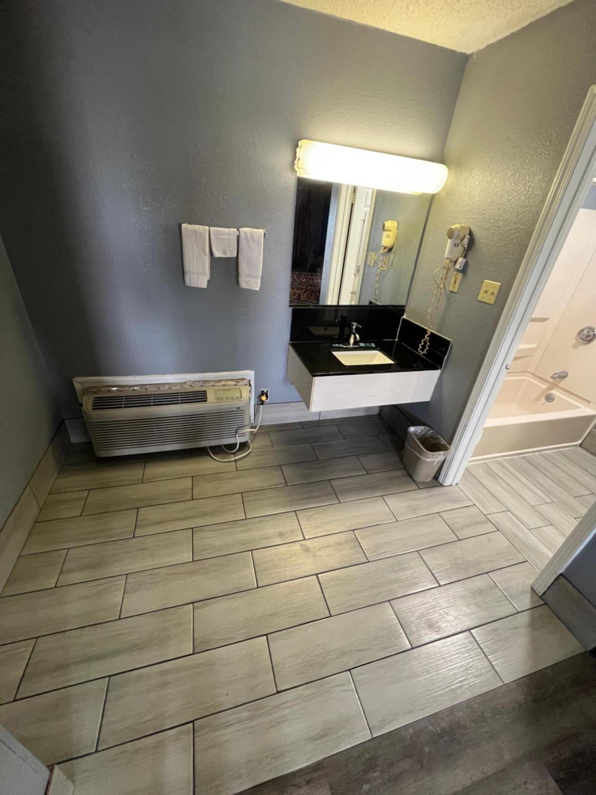 Executive Inn and Suites - Jackson photo 23