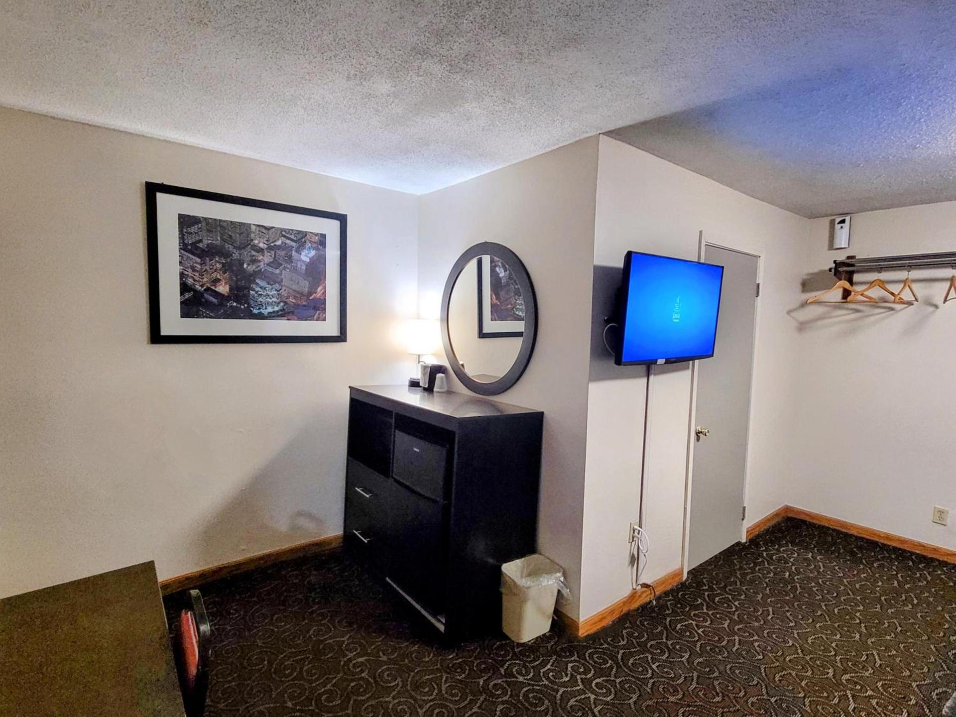 Woodland Inn photo 24