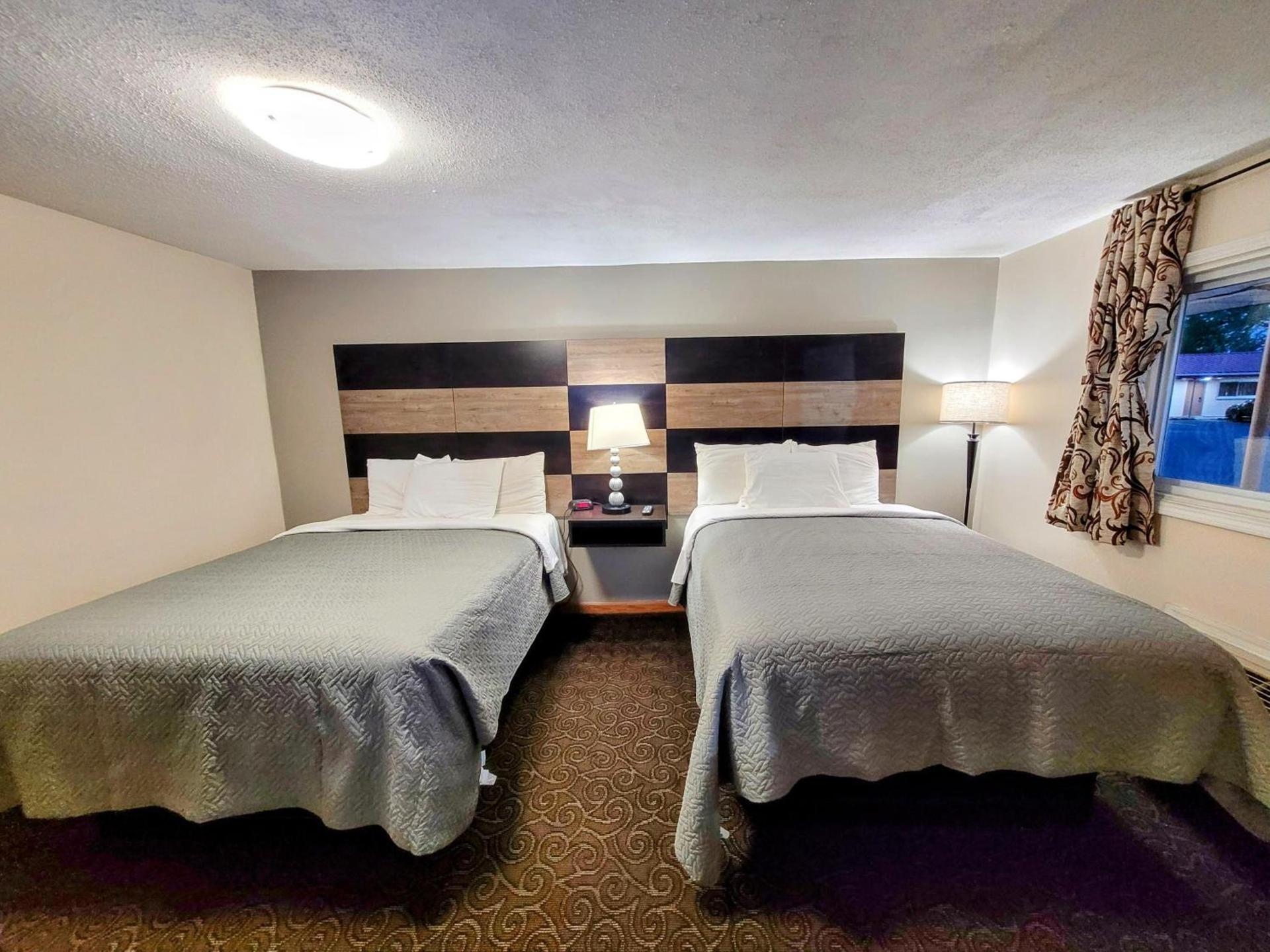Woodland Inn photo 25
