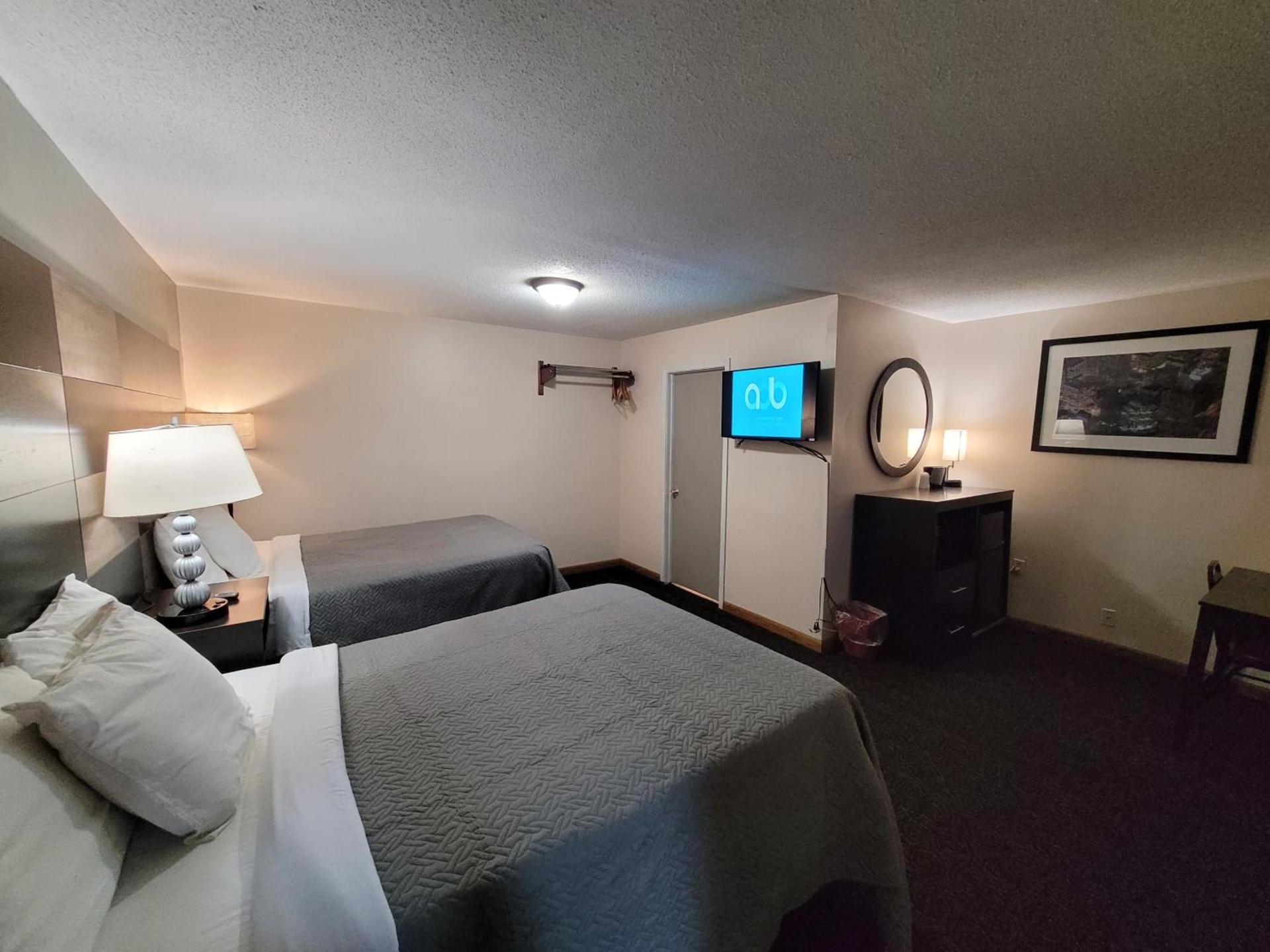 Woodland Inn photo 27