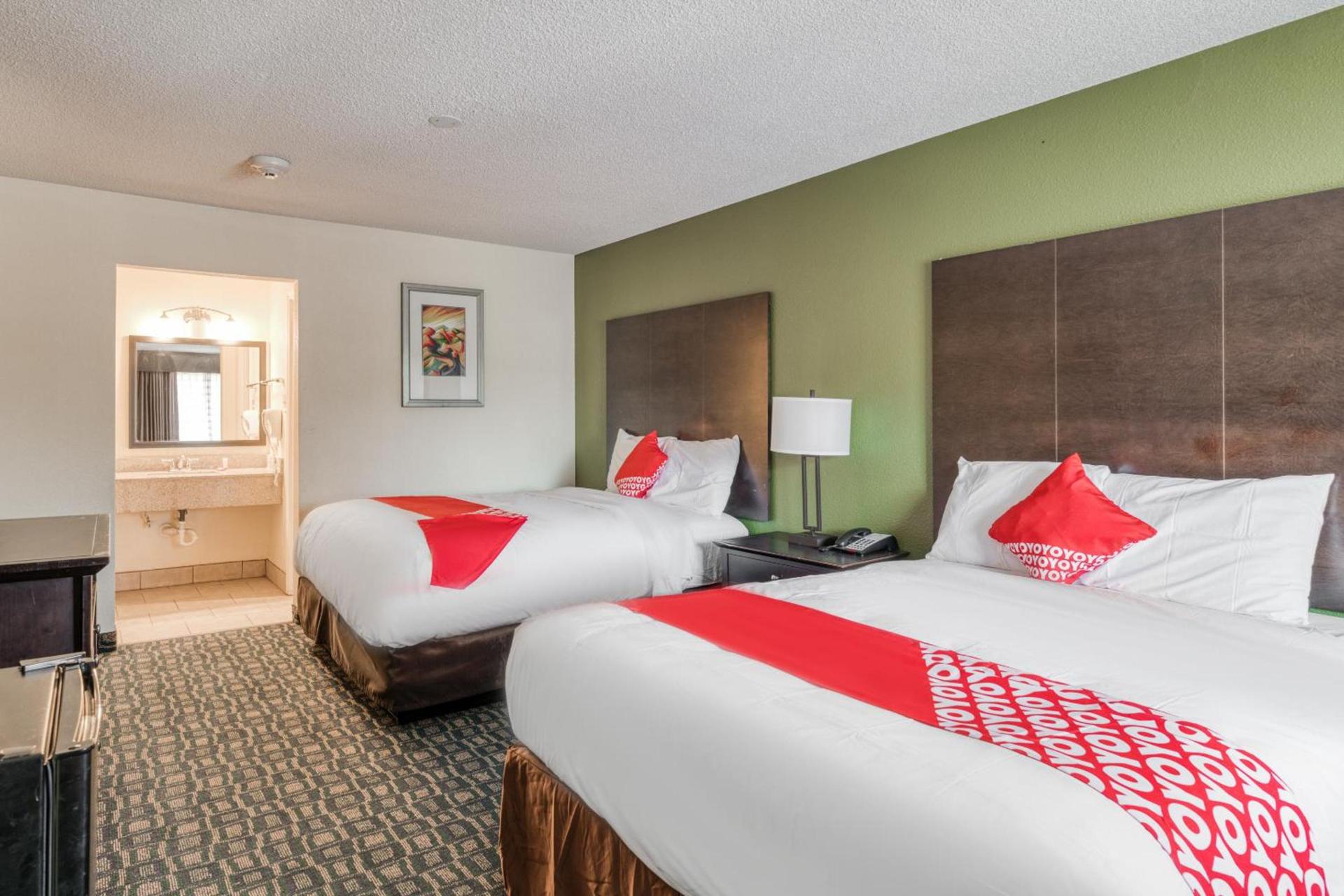 OYO Hotel Rosenberg TX I-69 photo 24