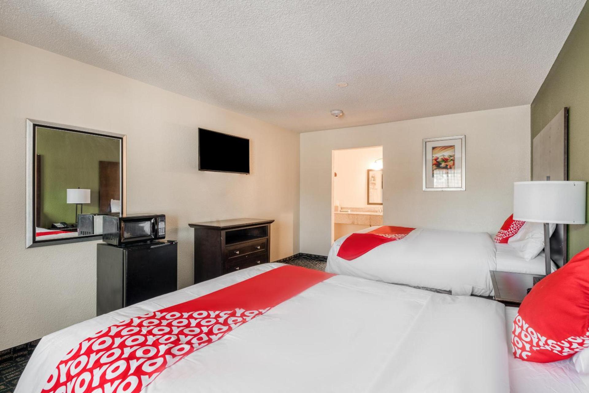 OYO Hotel Rosenberg TX I-69 photo 23