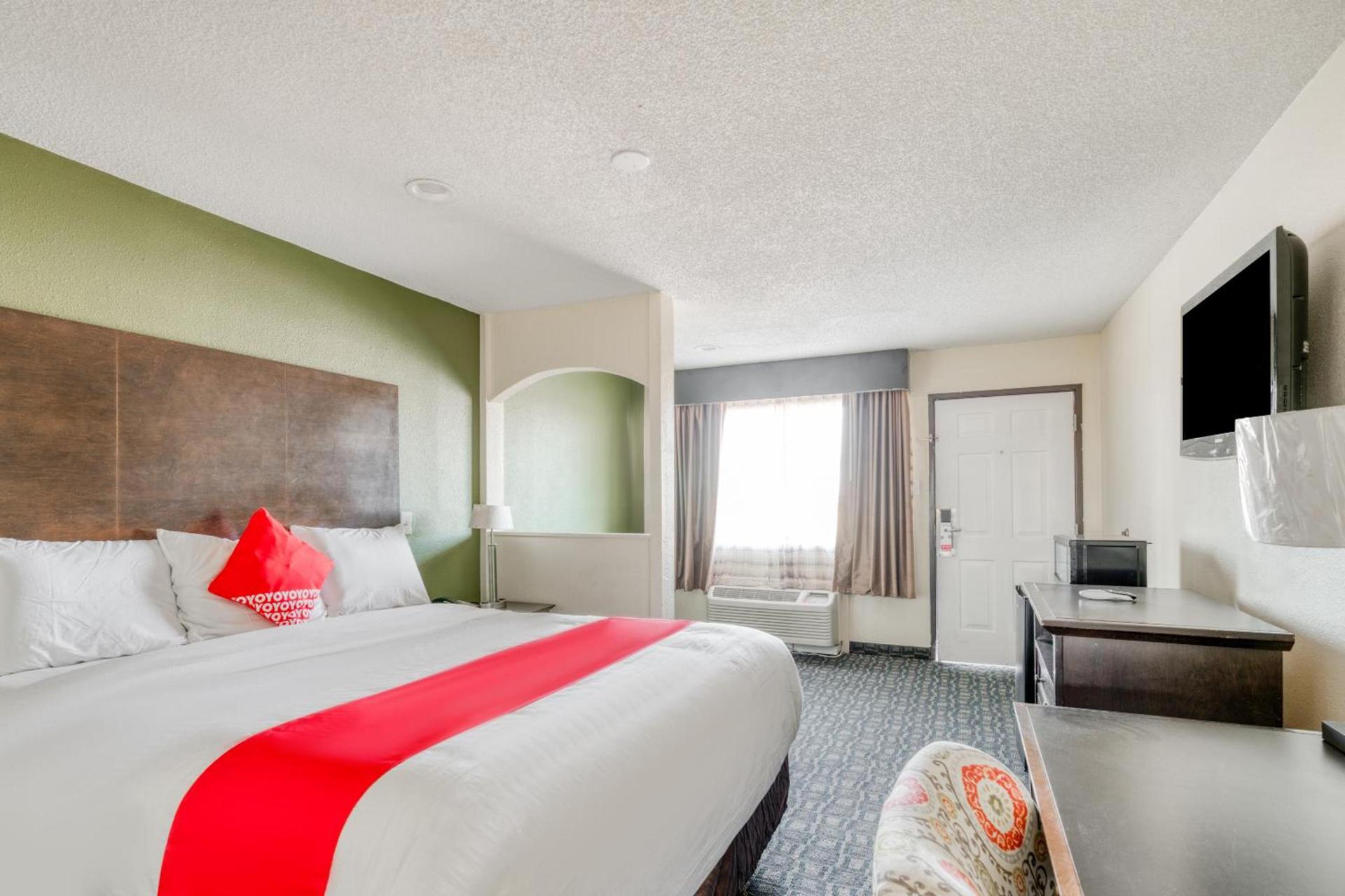 OYO Hotel Rosenberg TX I-69 photo 29