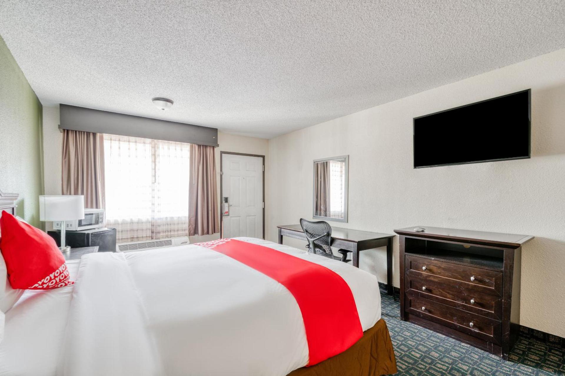 OYO Hotel Rosenberg TX I-69 photo 34