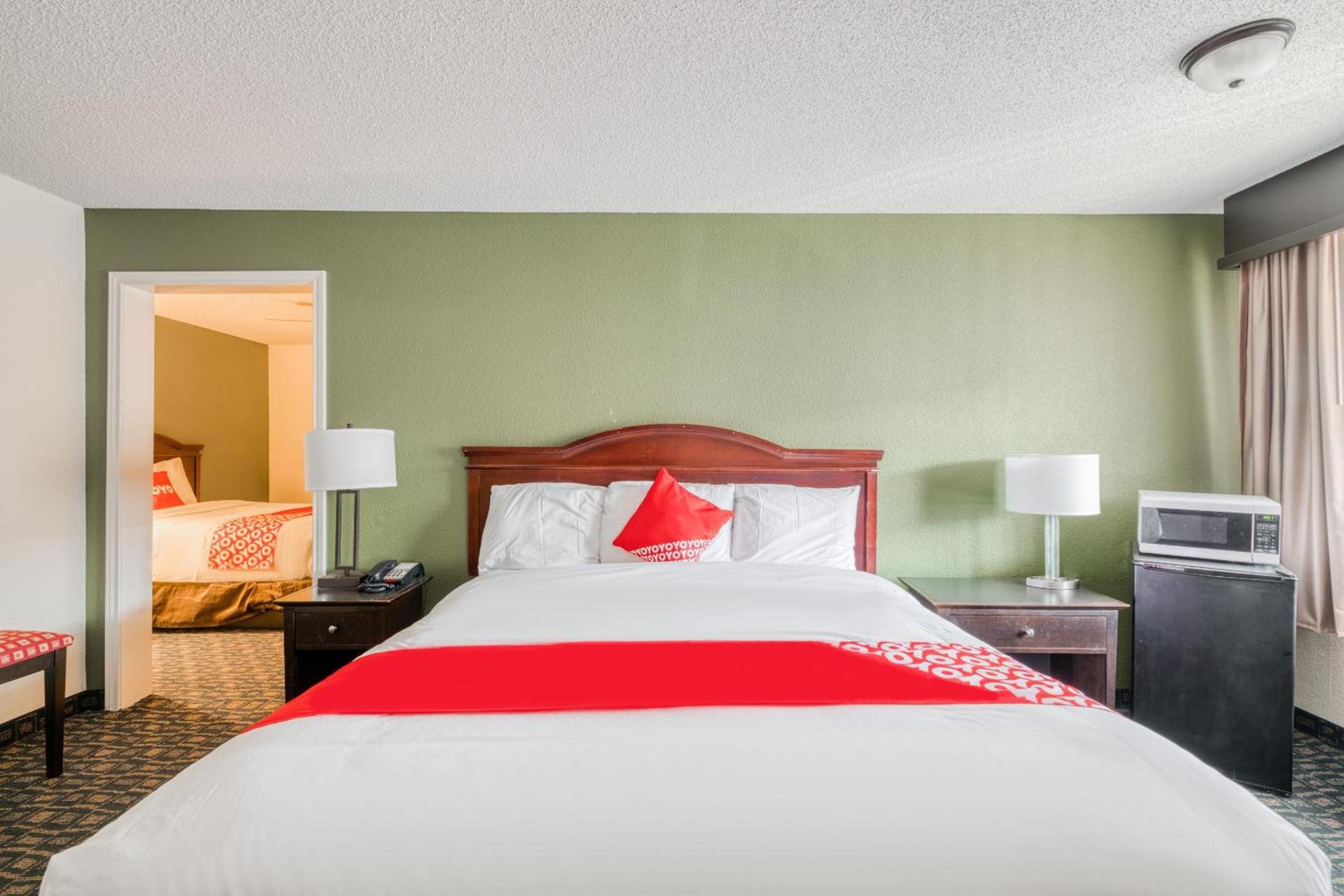 OYO Hotel Rosenberg TX I-69 photo 33