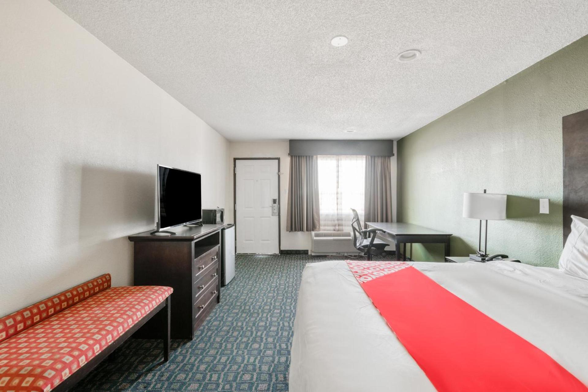 OYO Hotel Rosenberg TX I-69 photo 40