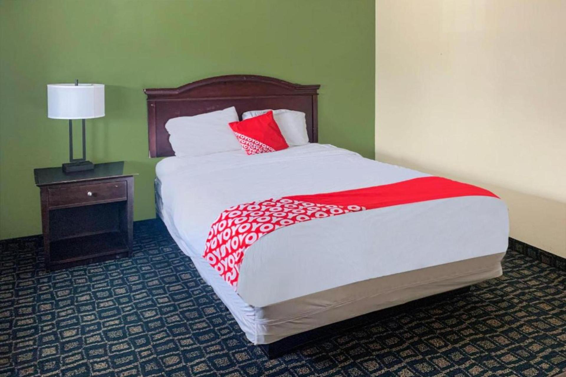 OYO Hotel Rosenberg TX I-69 photo 44