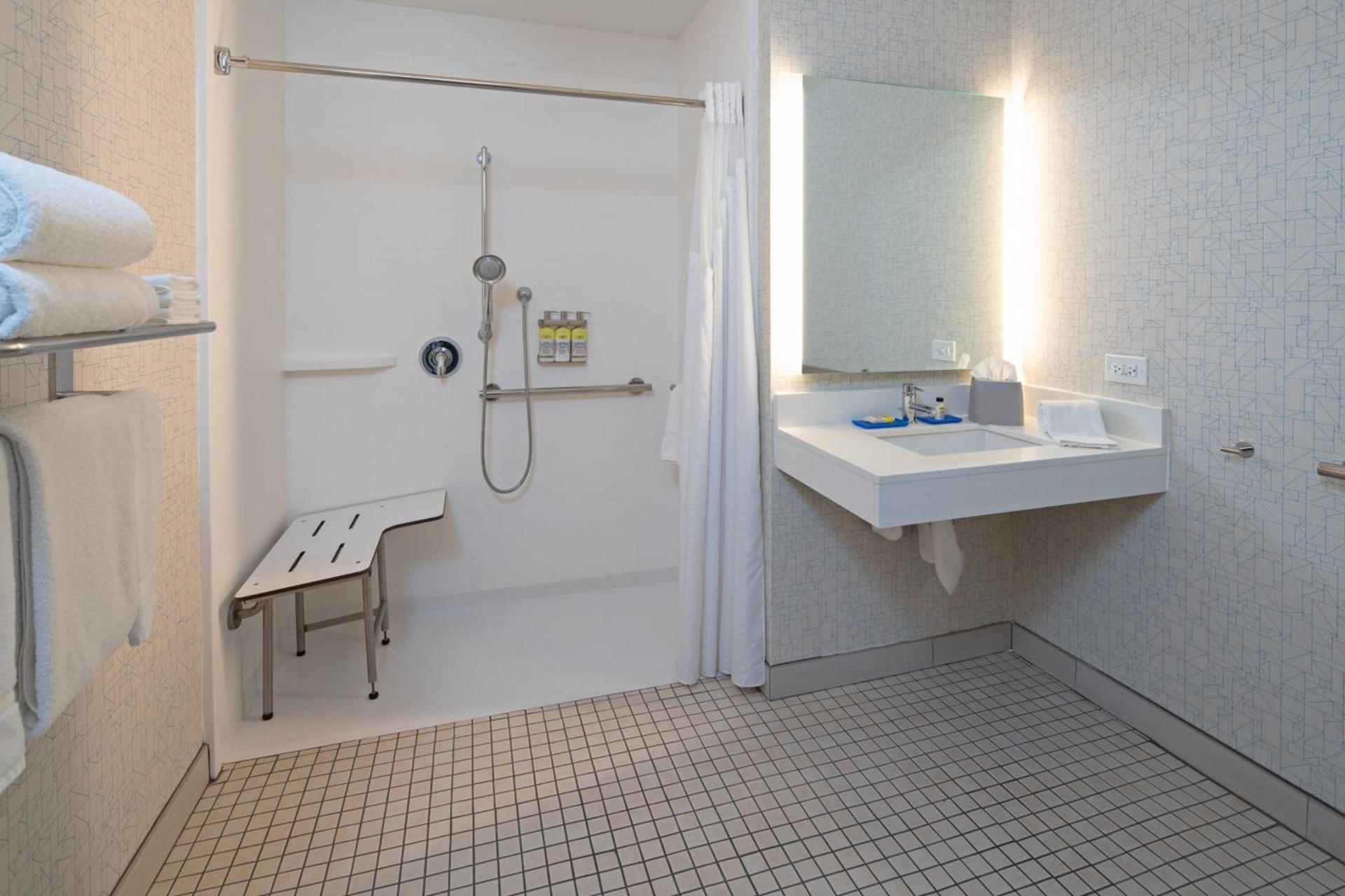 Holiday Inn Express Los Angeles LAX Airport by IHG photo 37