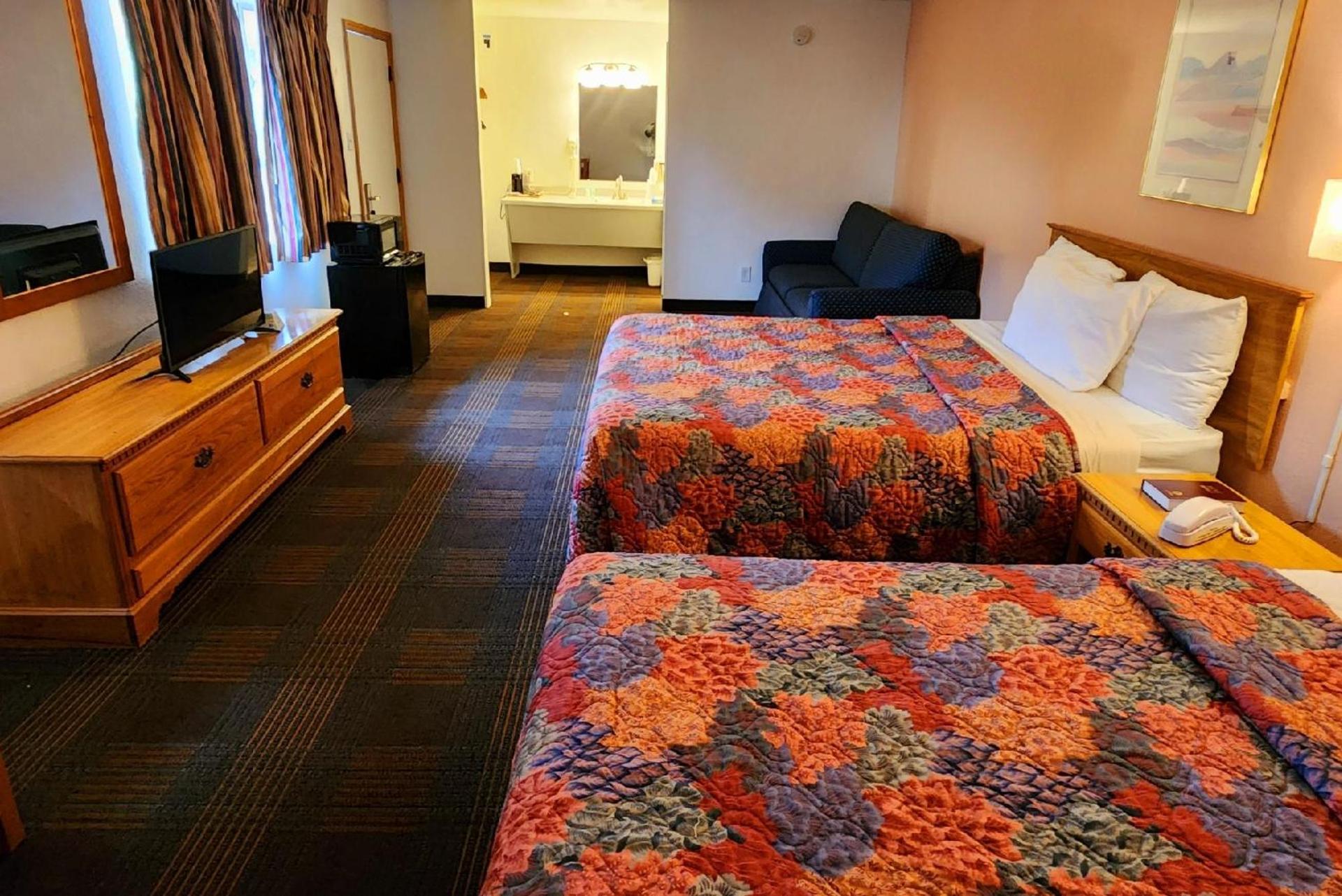 Silver Saddle Motel photo 41