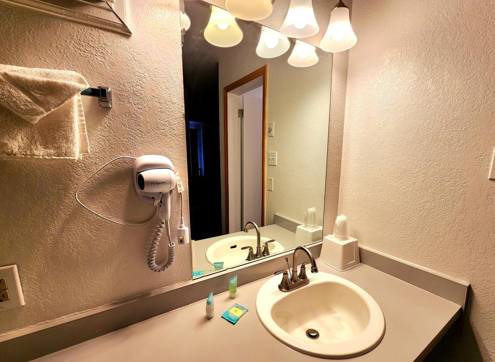 Silver Saddle Motel photo 53