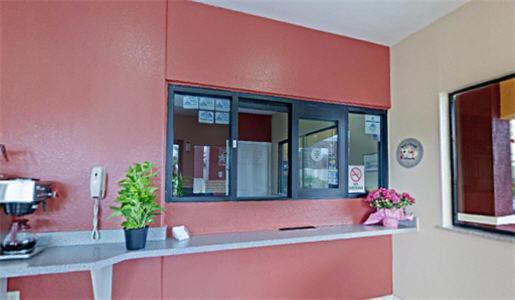 Americas Best Value Inn-Baytown photo 7