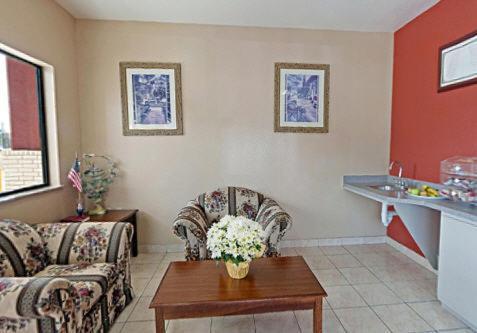 Americas Best Value Inn-Baytown photo 8