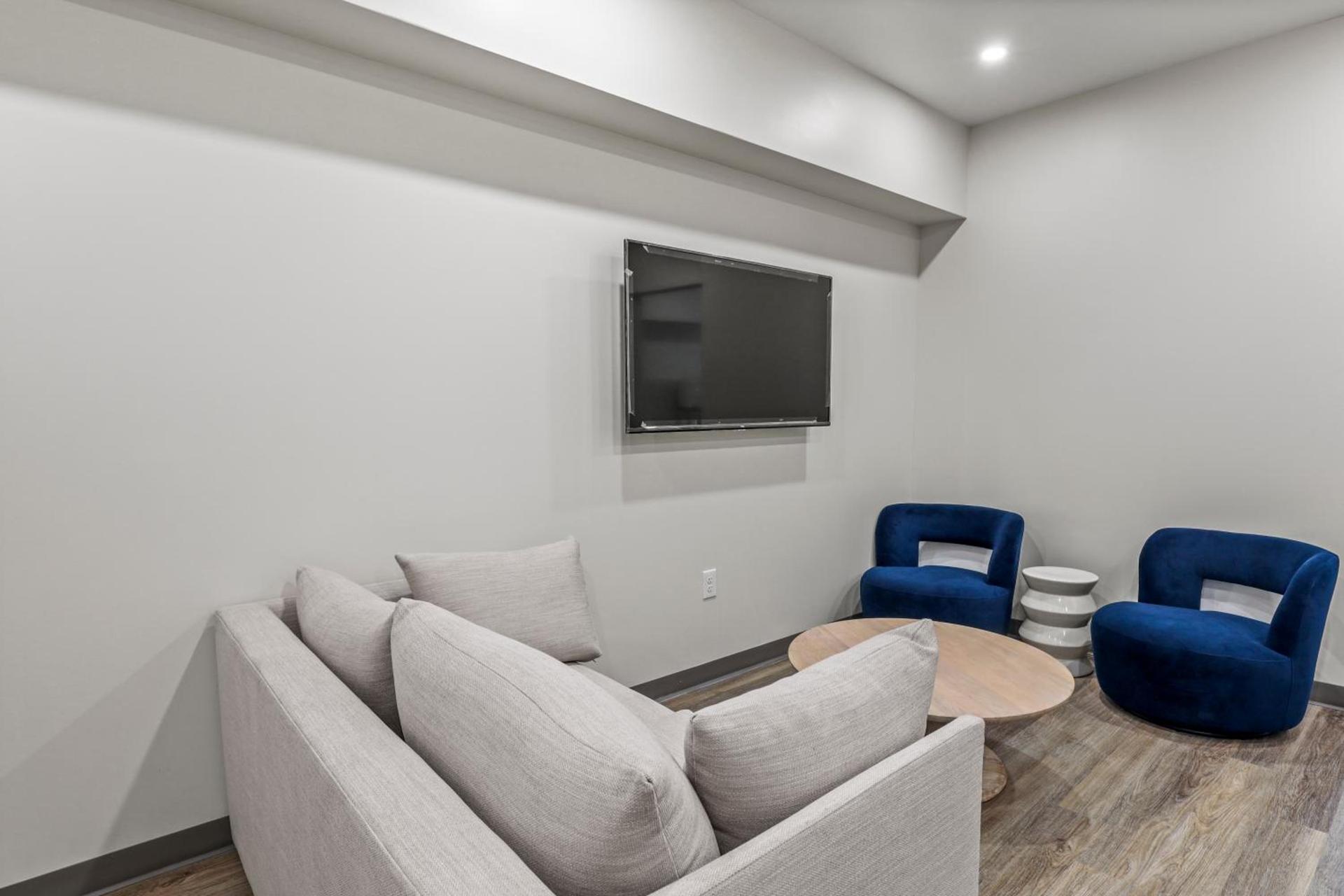 Seaport Suites photo 16