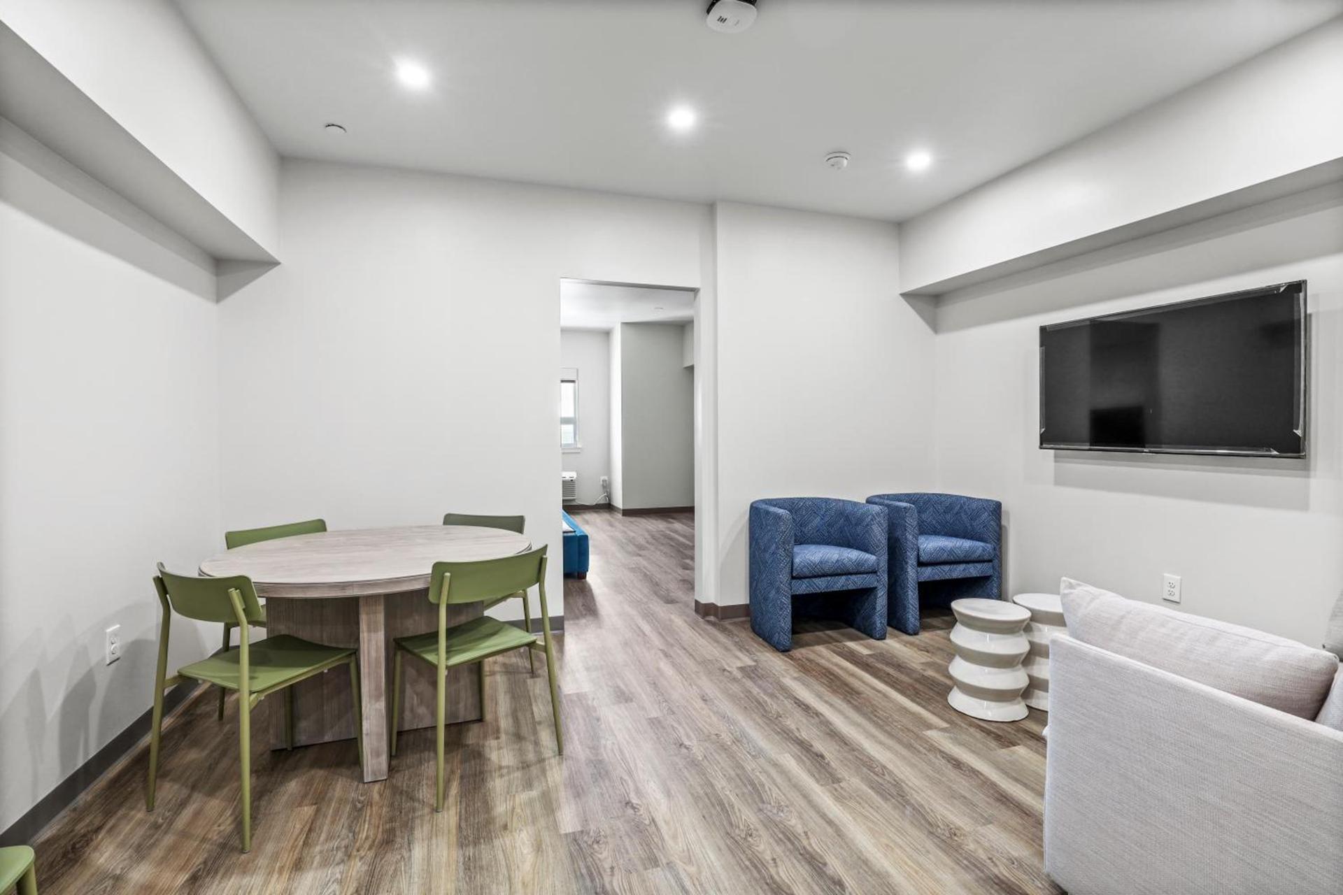 Seaport Suites photo 10