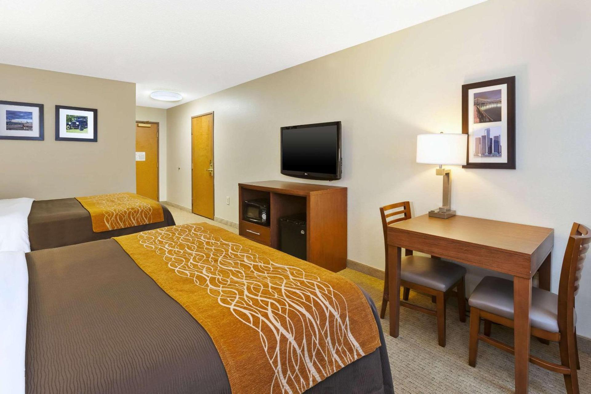 Comfort Inn & Suites Taylor - Detroit photo 20