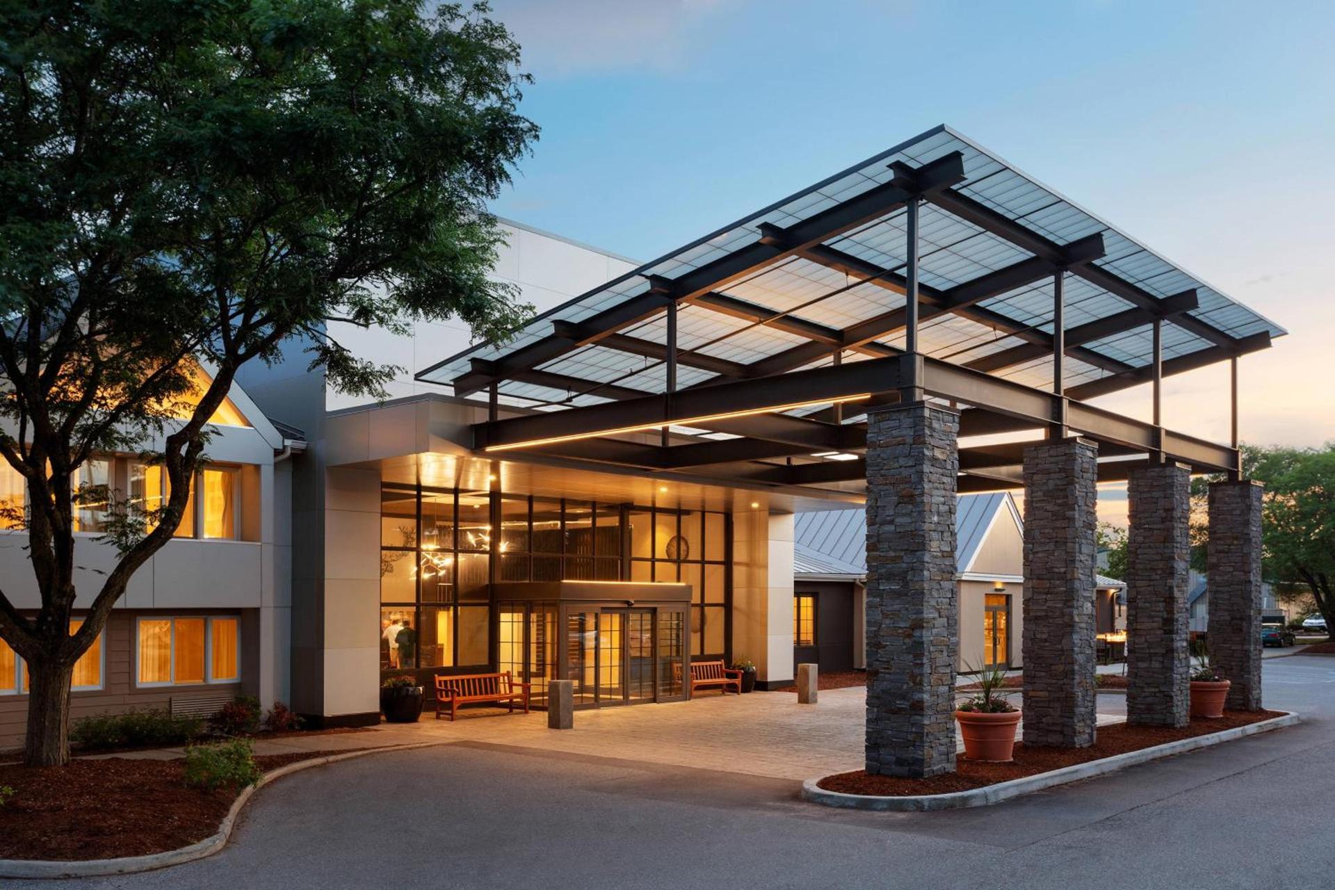 Delta Hotels by Marriott Burlington photo 1