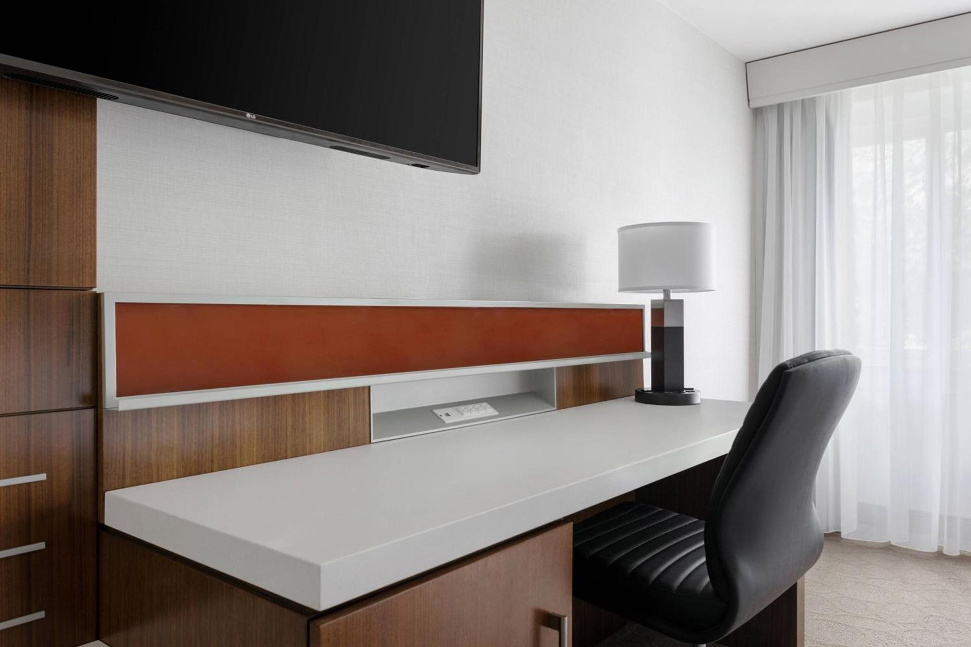 Delta Hotels by Marriott Burlington photo 6