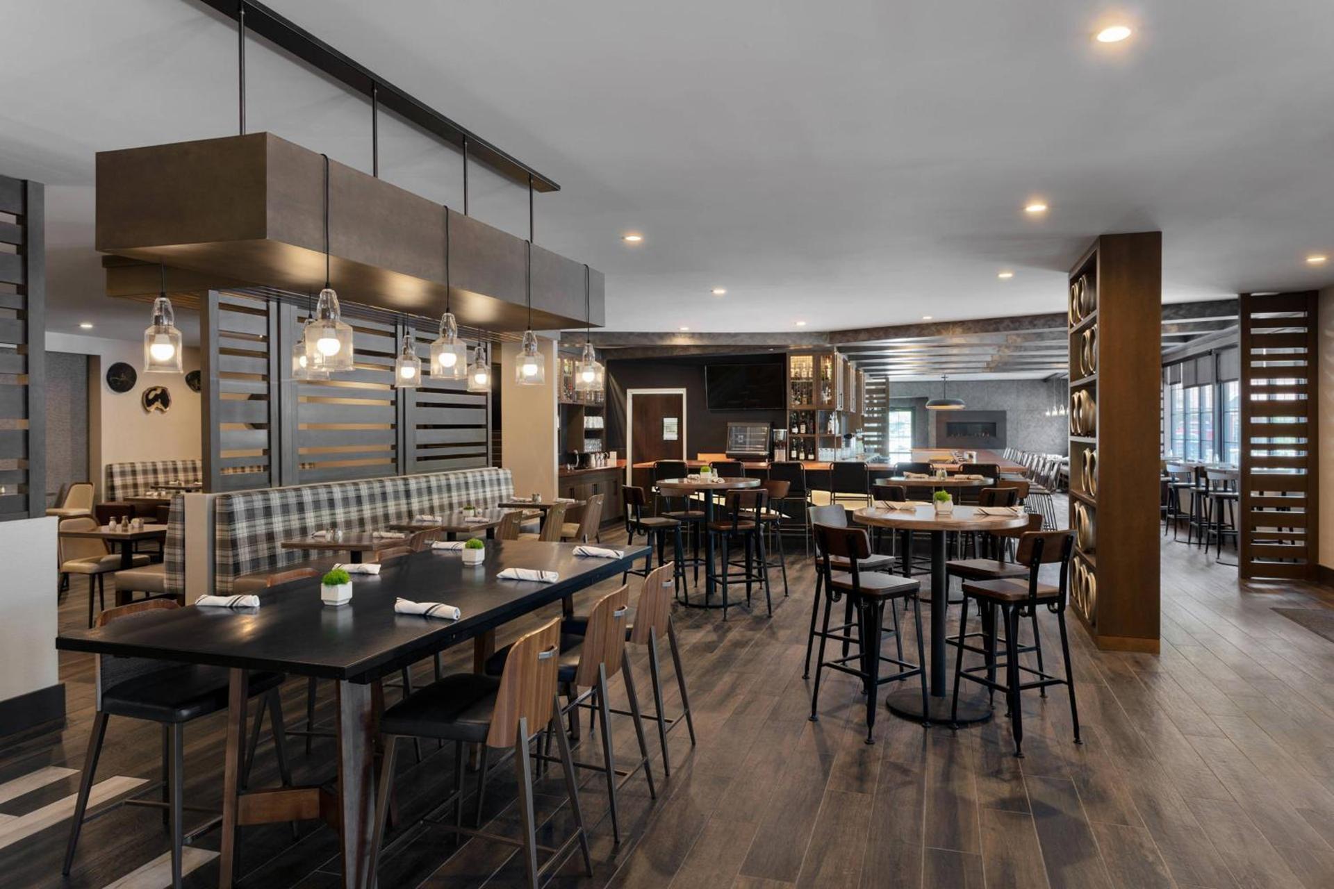 Delta Hotels by Marriott Burlington photo 14