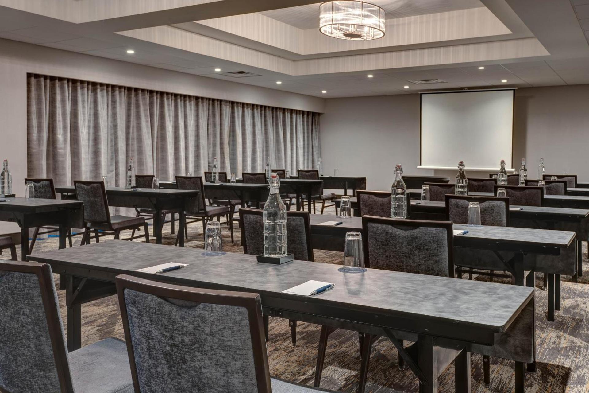 Sheraton Eatontown Hotel photo 54