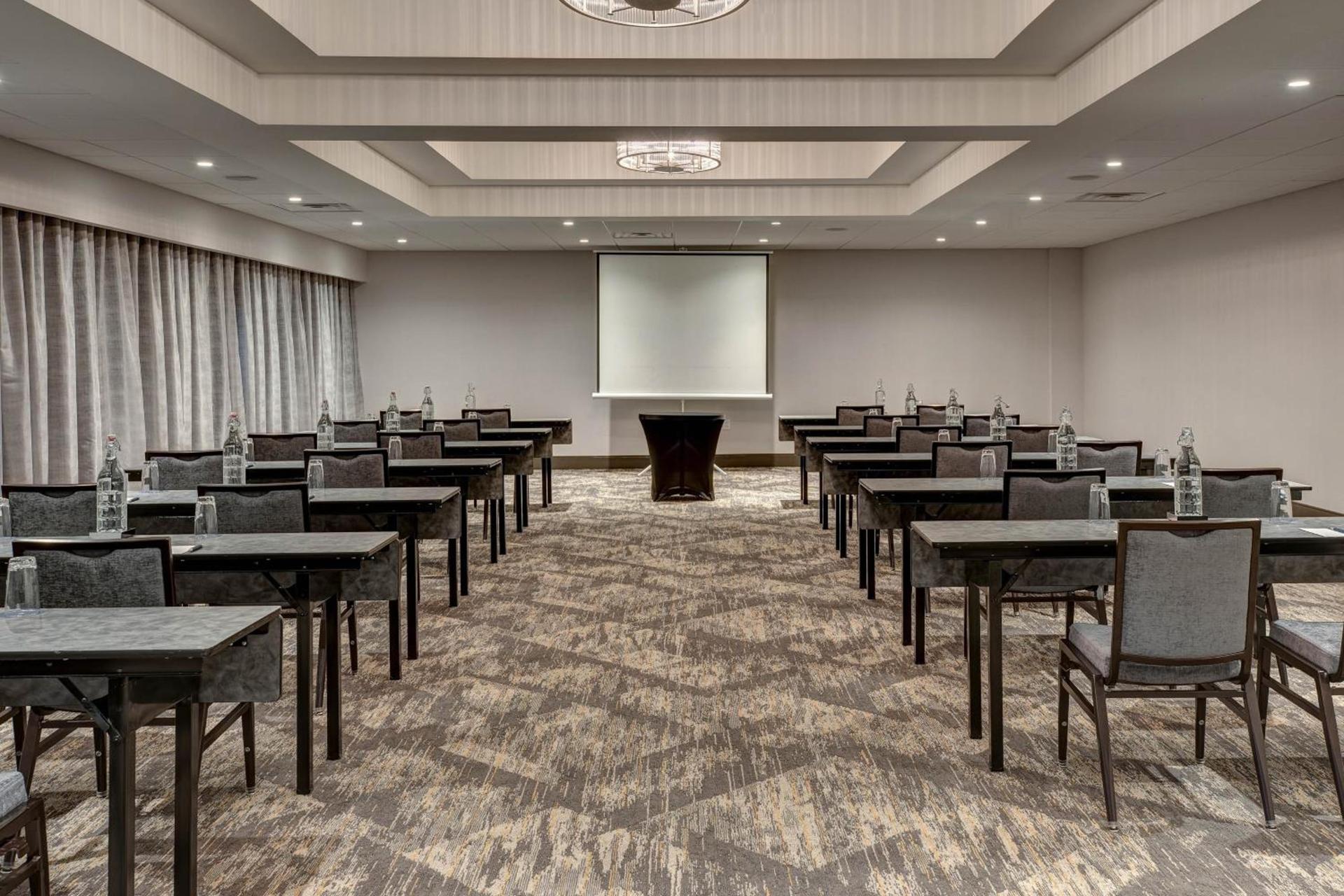 Sheraton Eatontown Hotel photo 56