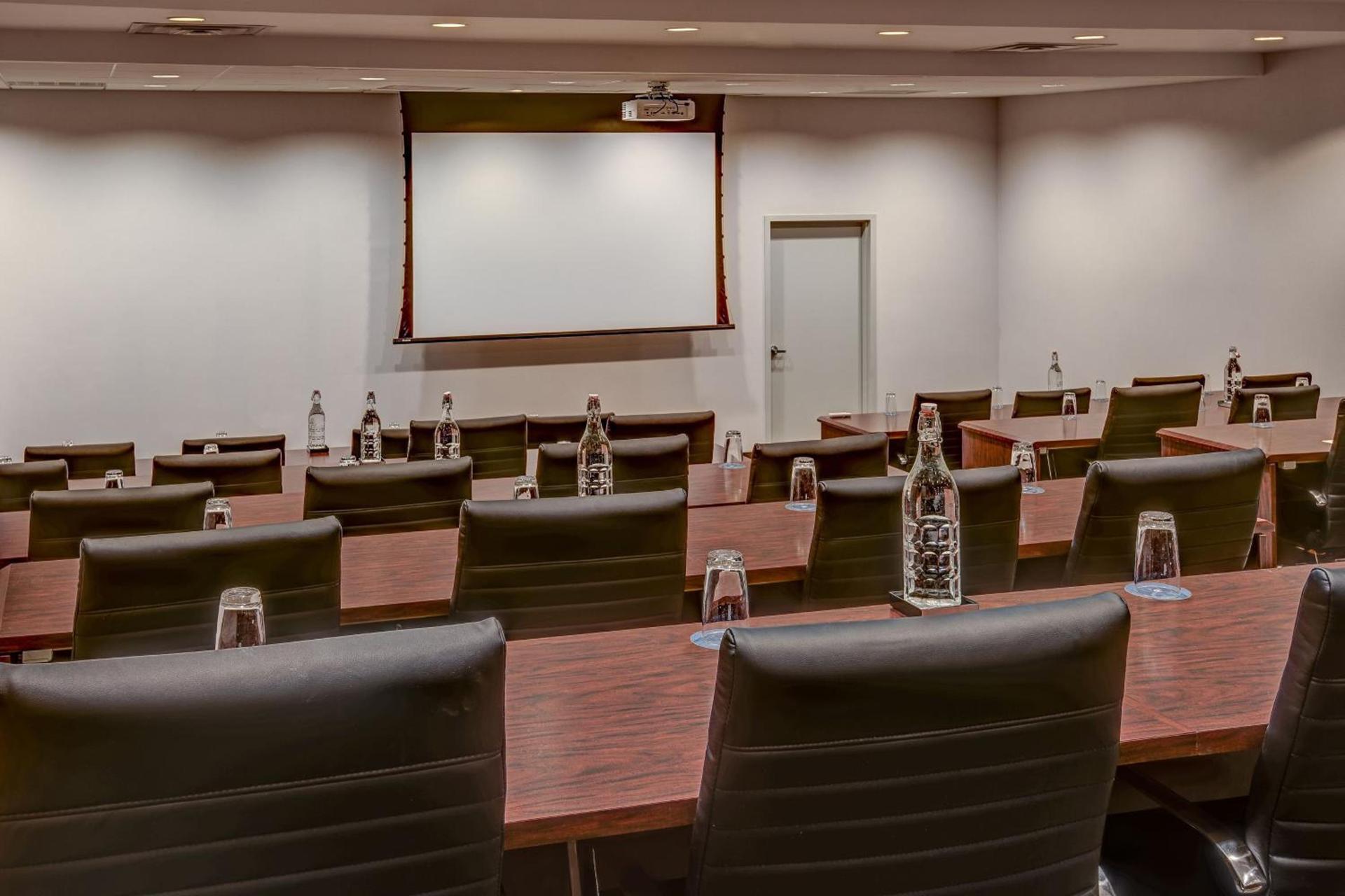 Sheraton Eatontown Hotel photo 60