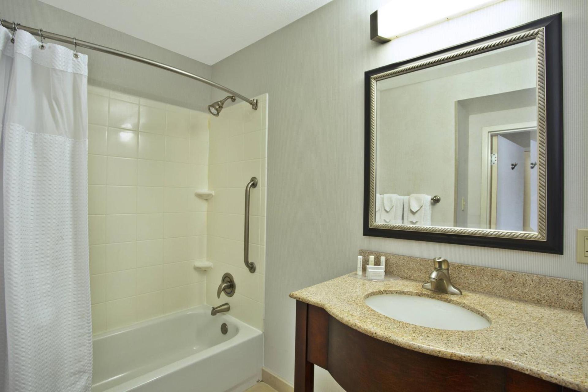 Courtyard by Marriott Gulfport Beachfront photo 6