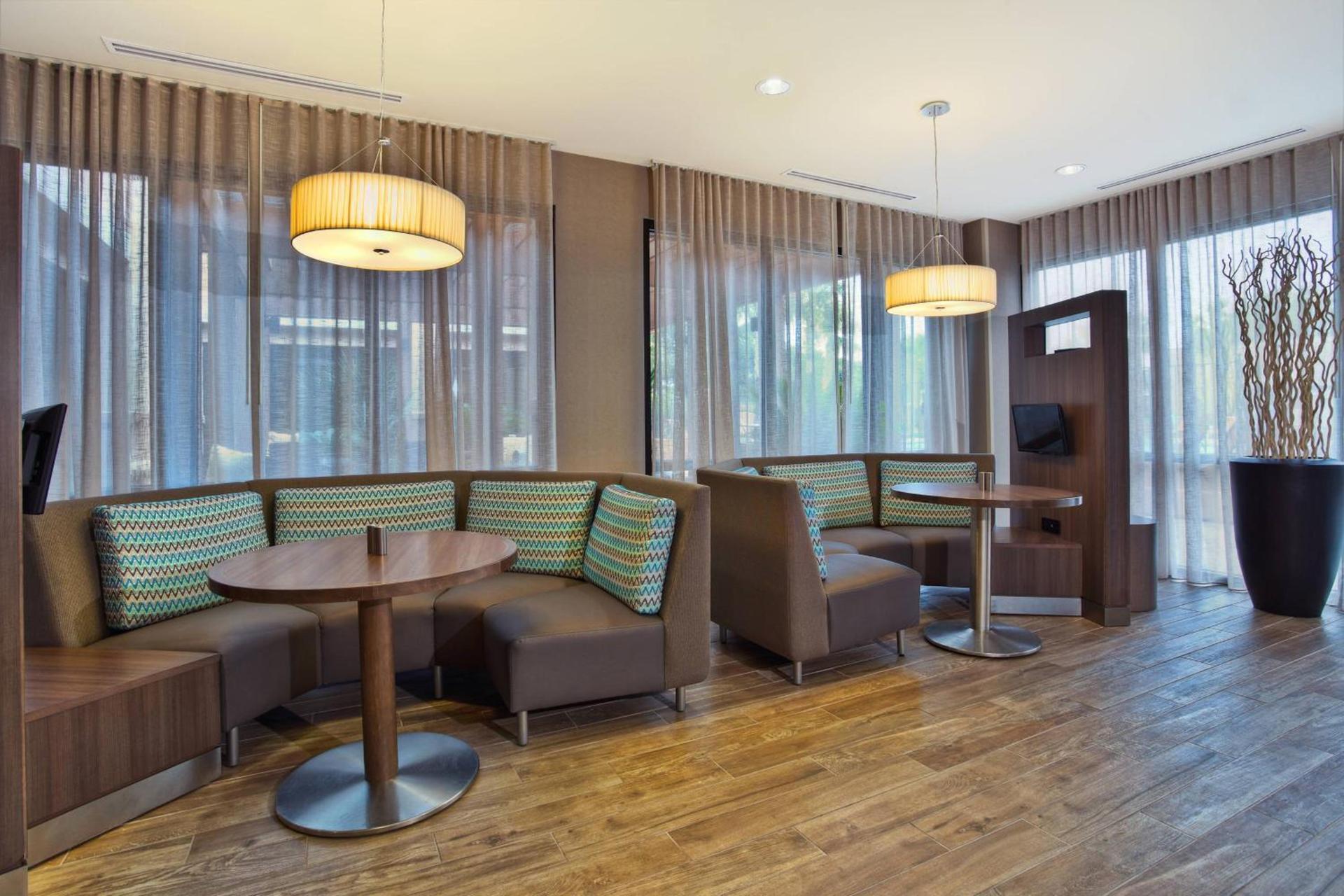 Courtyard by Marriott Gulfport Beachfront photo 11